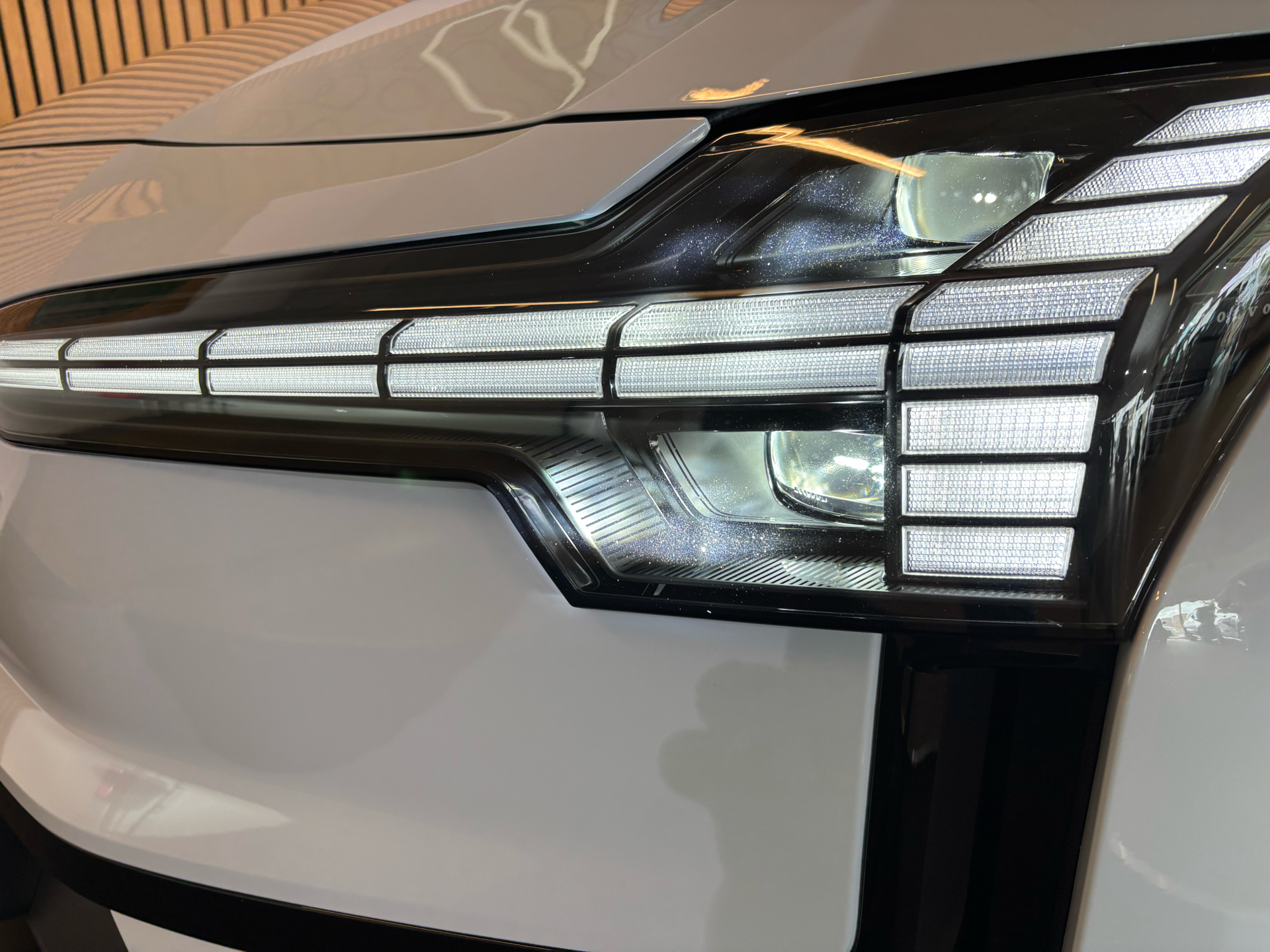 Billede af Volvo EX30 Single Motor Extended Range Plus 272HK 5d Aut.