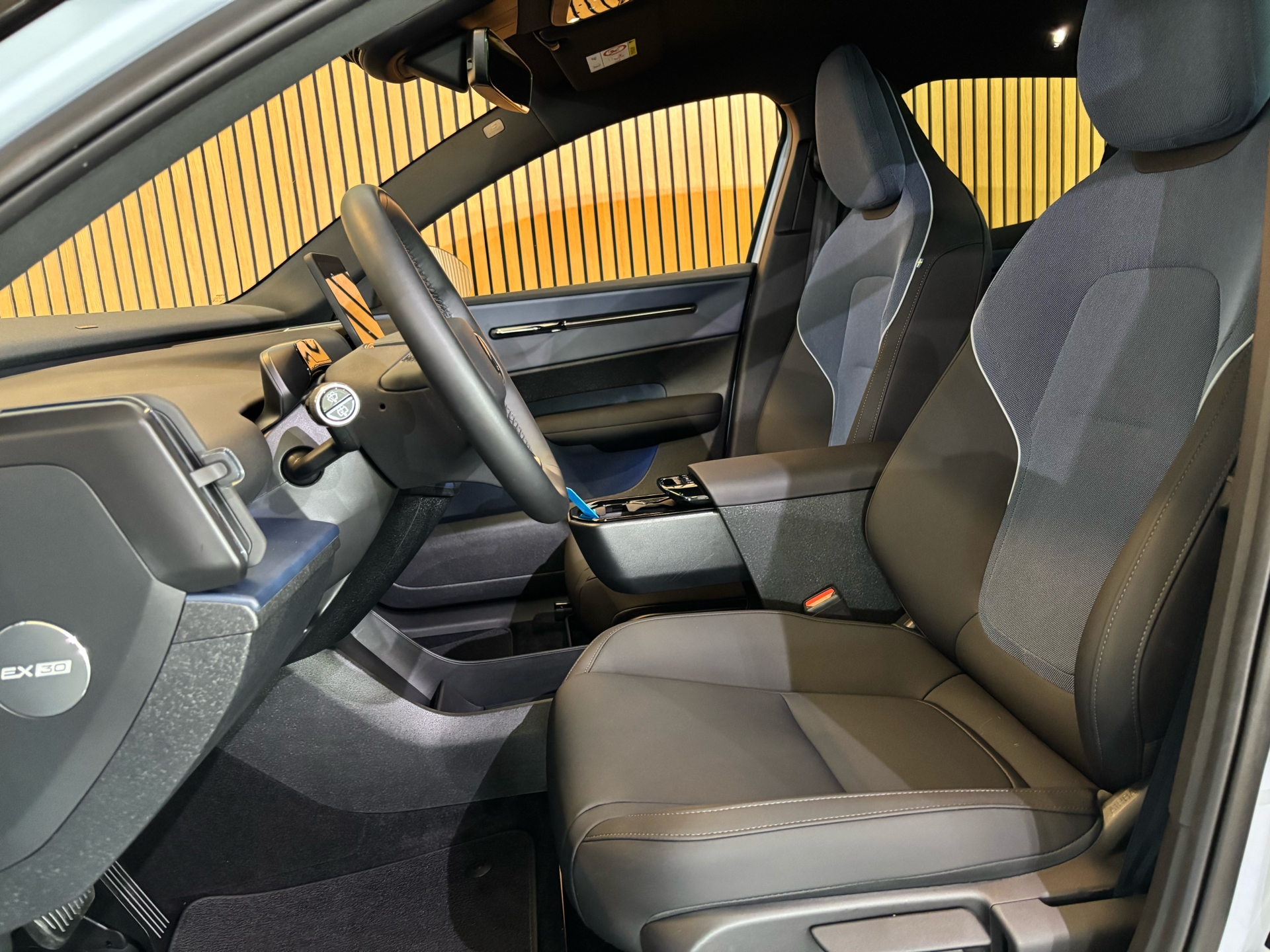 Billede af Volvo EX30 Single Motor Extended Range Plus 272HK 5d Aut.