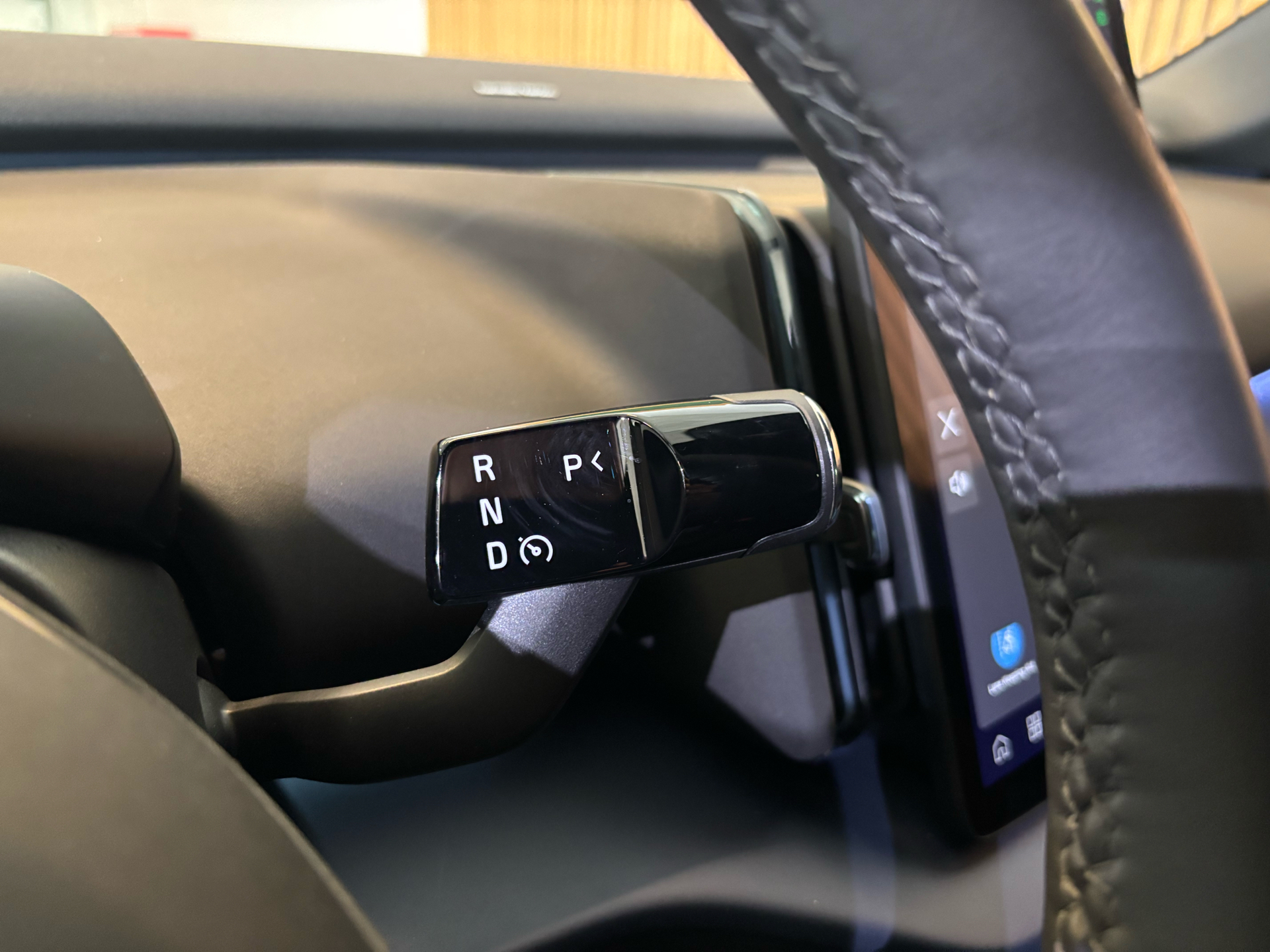 Billede af Volvo EX30 Single Motor Extended Range Plus 272HK 5d Aut.