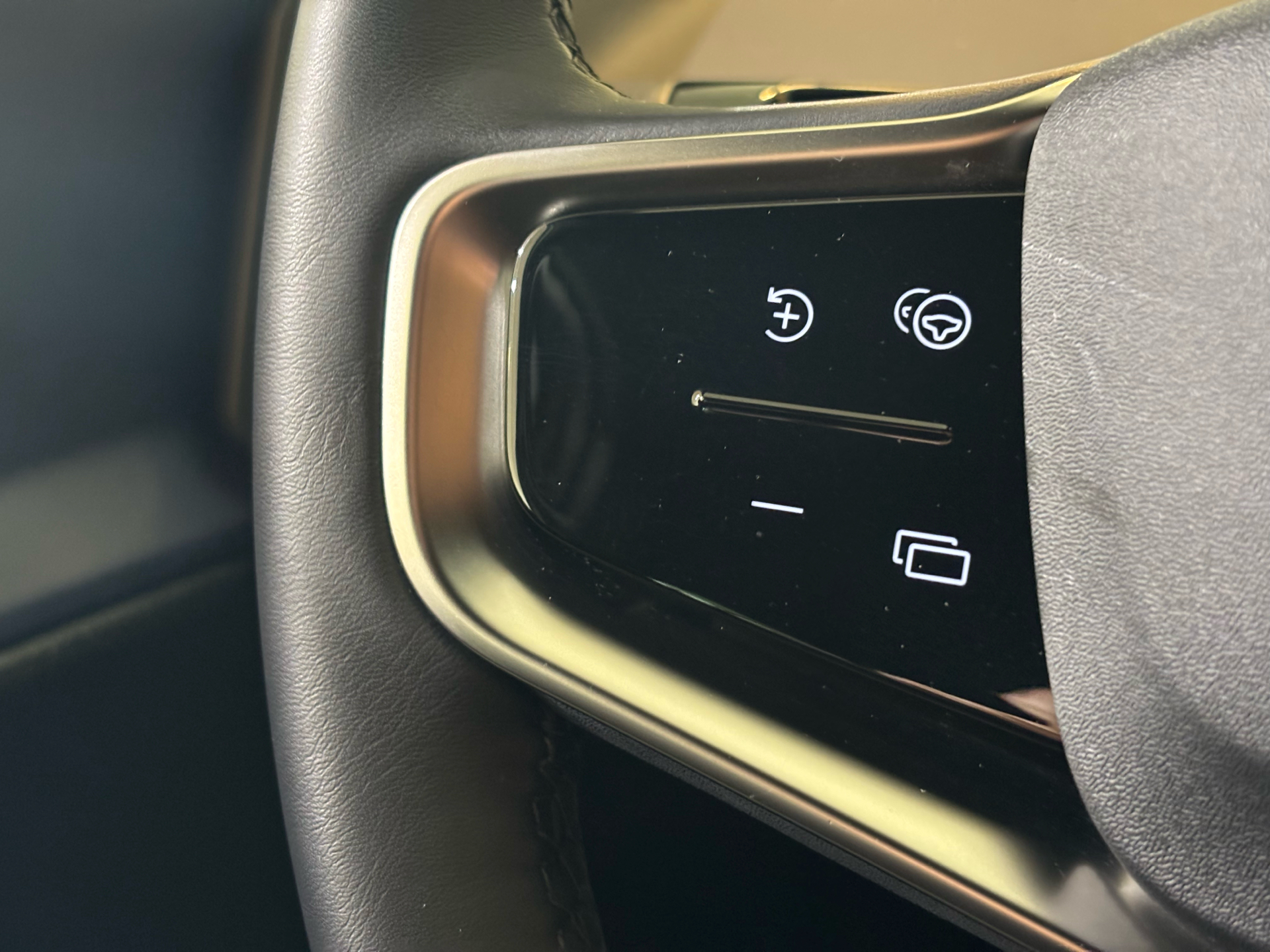 Billede af Volvo EX30 Single Motor Extended Range Plus 272HK 5d Aut.