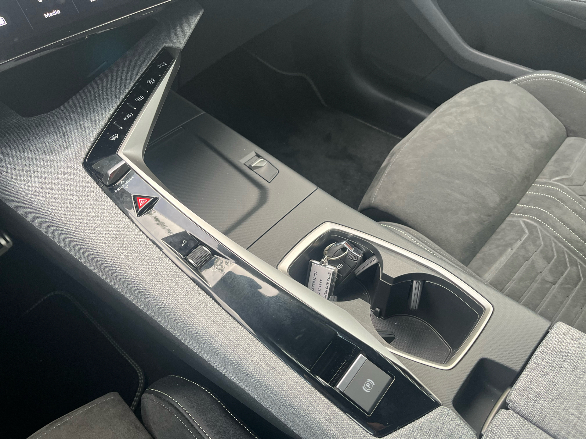 Billede af Peugeot e-3008 EL GT Pack 210HK 5d Aut.