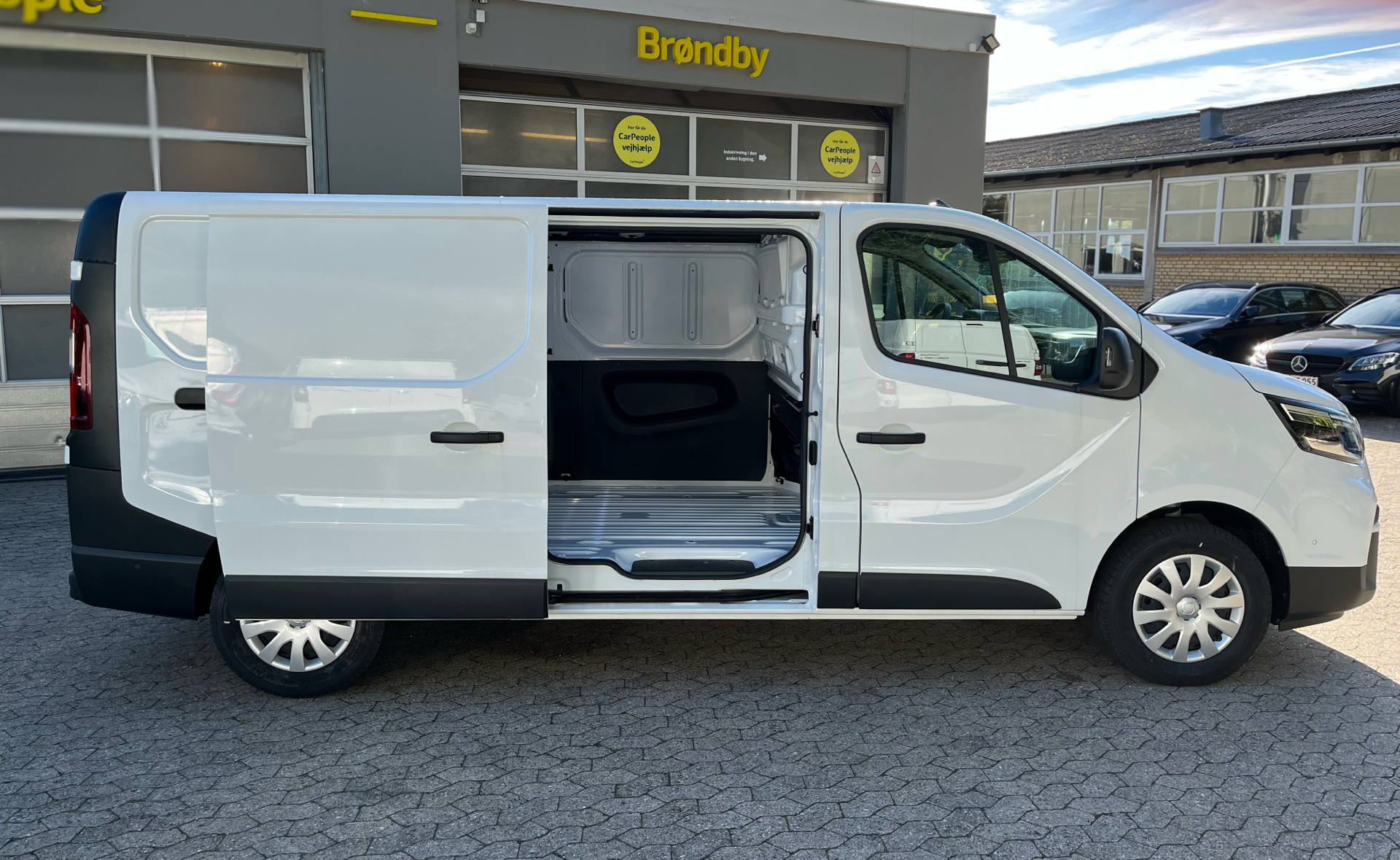 Billede af Nissan Primastar L2H1 2,0 DCi N-Connecta 150HK Van 6g Aut.