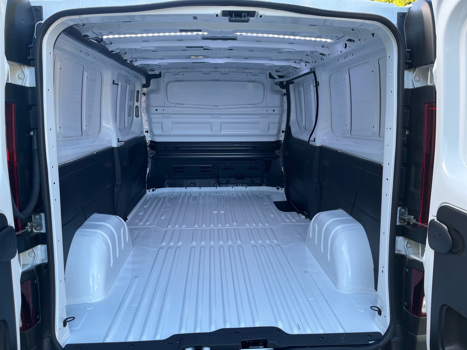 Billede af Nissan Primastar L2H1 2,0 DCi N-Connecta 150HK Van 6g Aut.