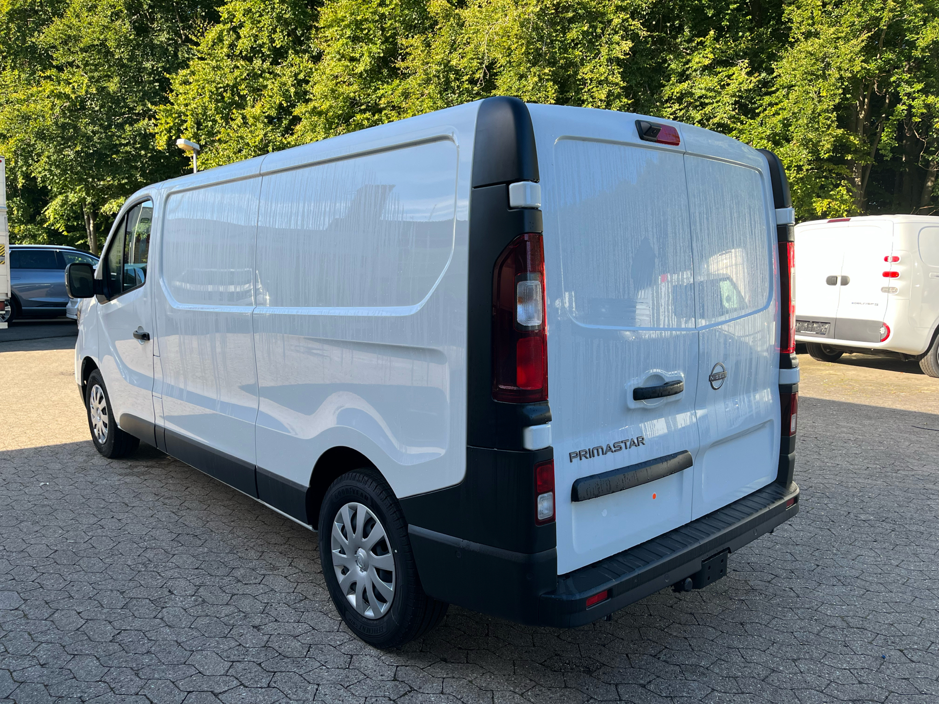 Billede af Nissan Primastar L2H1 2,0 DCi N-Connecta 150HK Van 6g Aut.