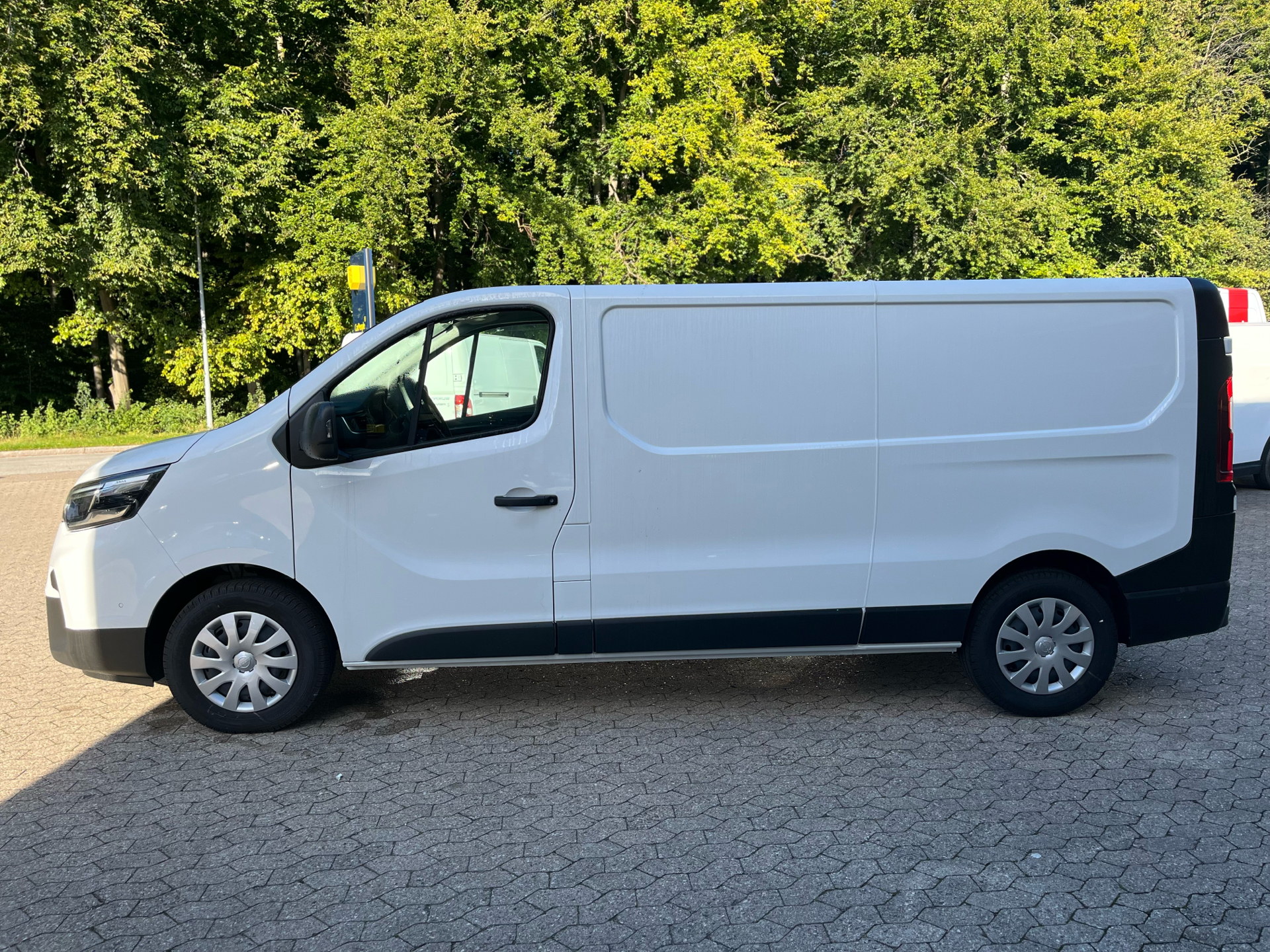 Billede af Nissan Primastar L2H1 2,0 DCi N-Connecta 150HK Van 6g Aut.