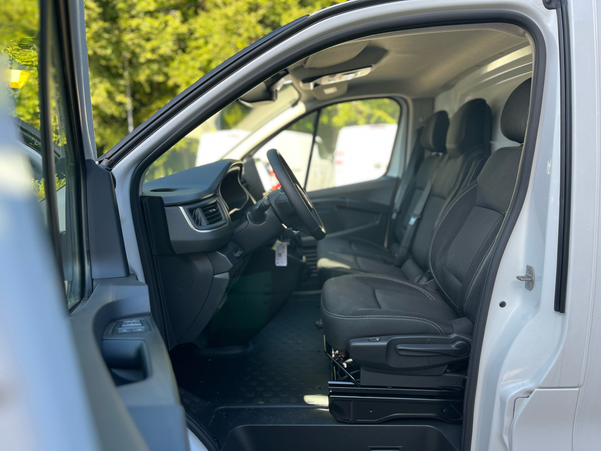 Billede af Nissan Primastar L2H1 2,0 DCi N-Connecta 150HK Van 6g Aut.