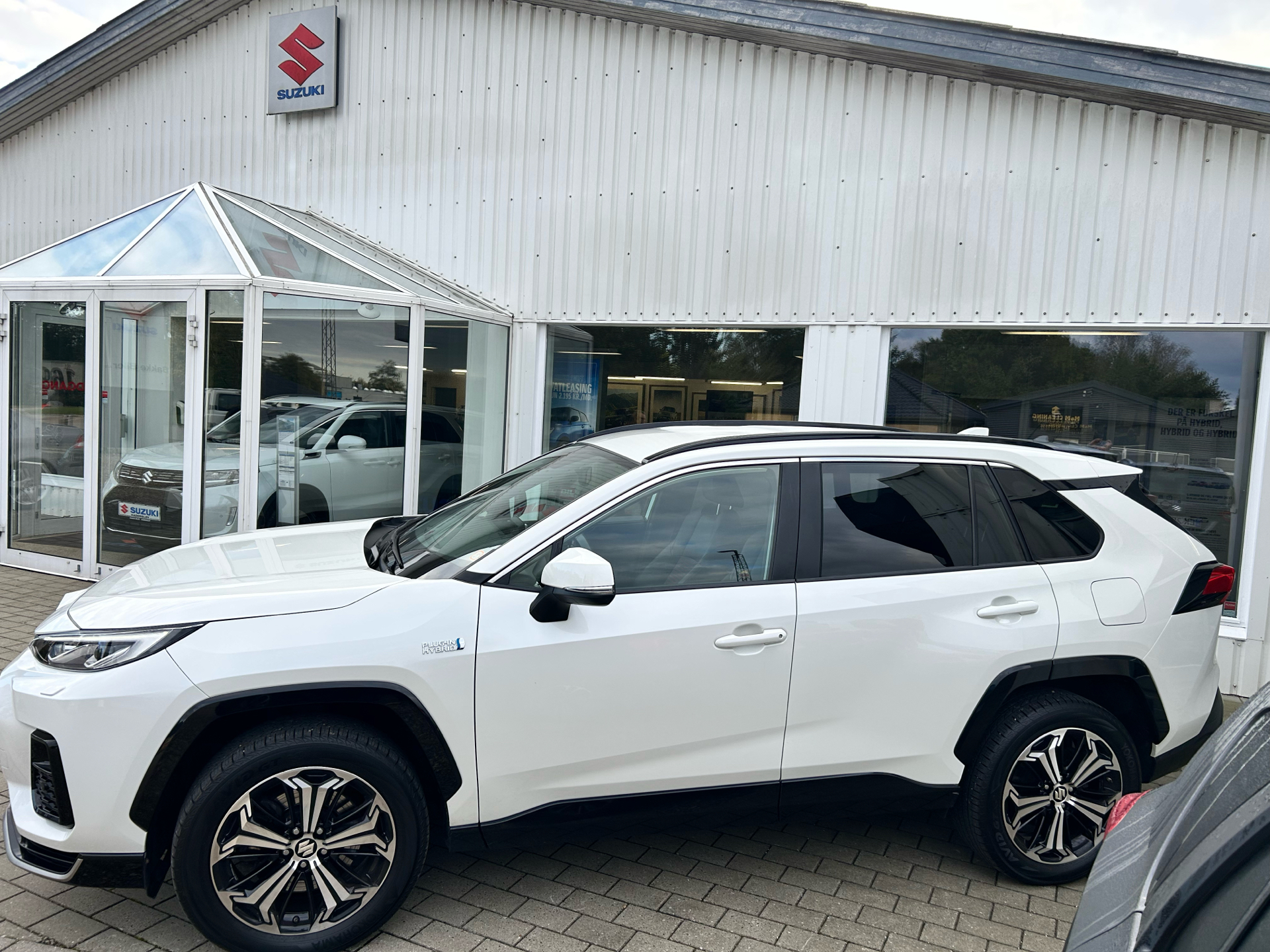 Billede af Suzuki Across 2,5 Plugin-hybrid Adventure E-CVT 306HK 5d Trinl. Gear