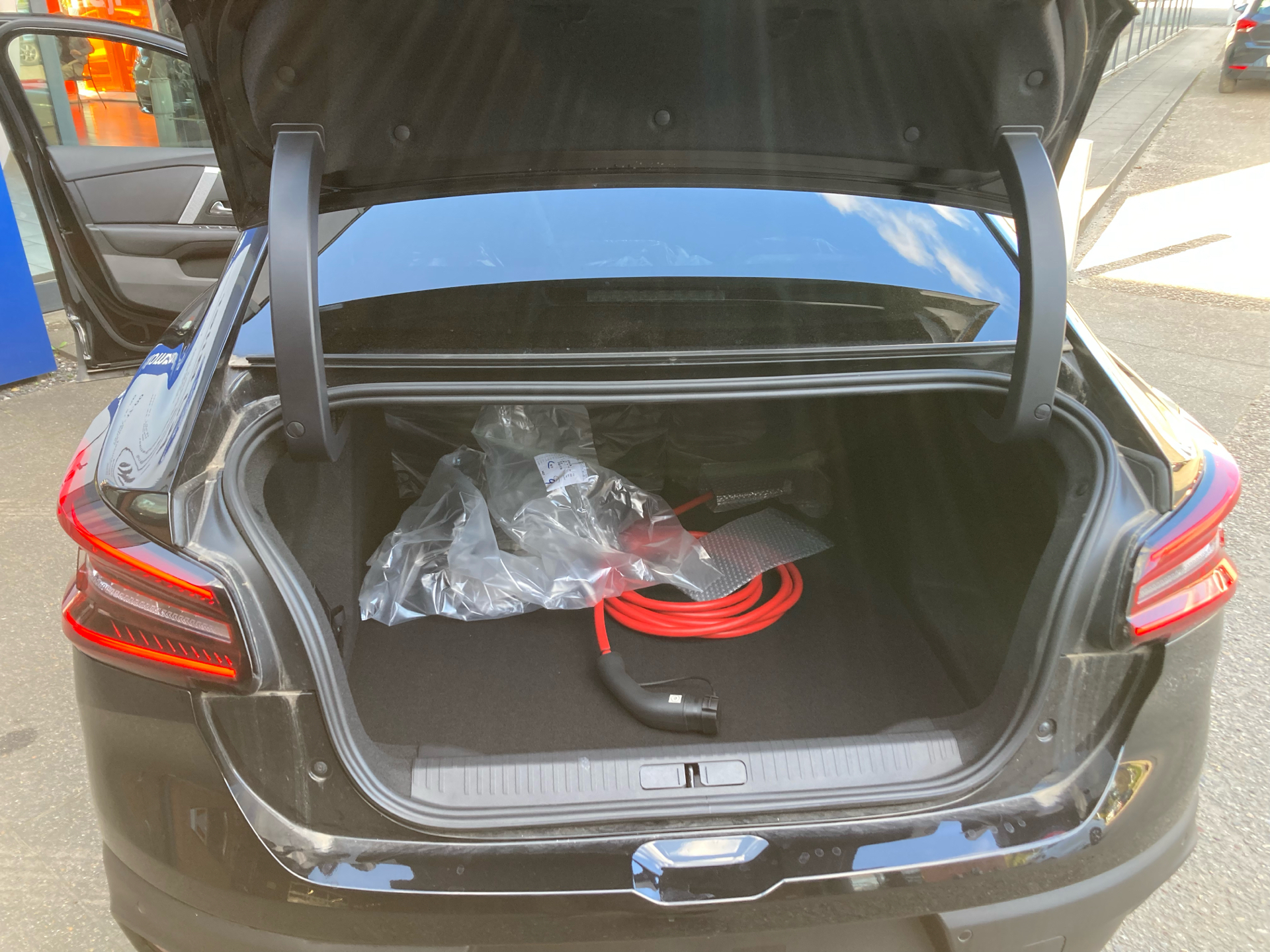 Billede af Citroën e-C4 X EL Max 136HK 5d Aut.