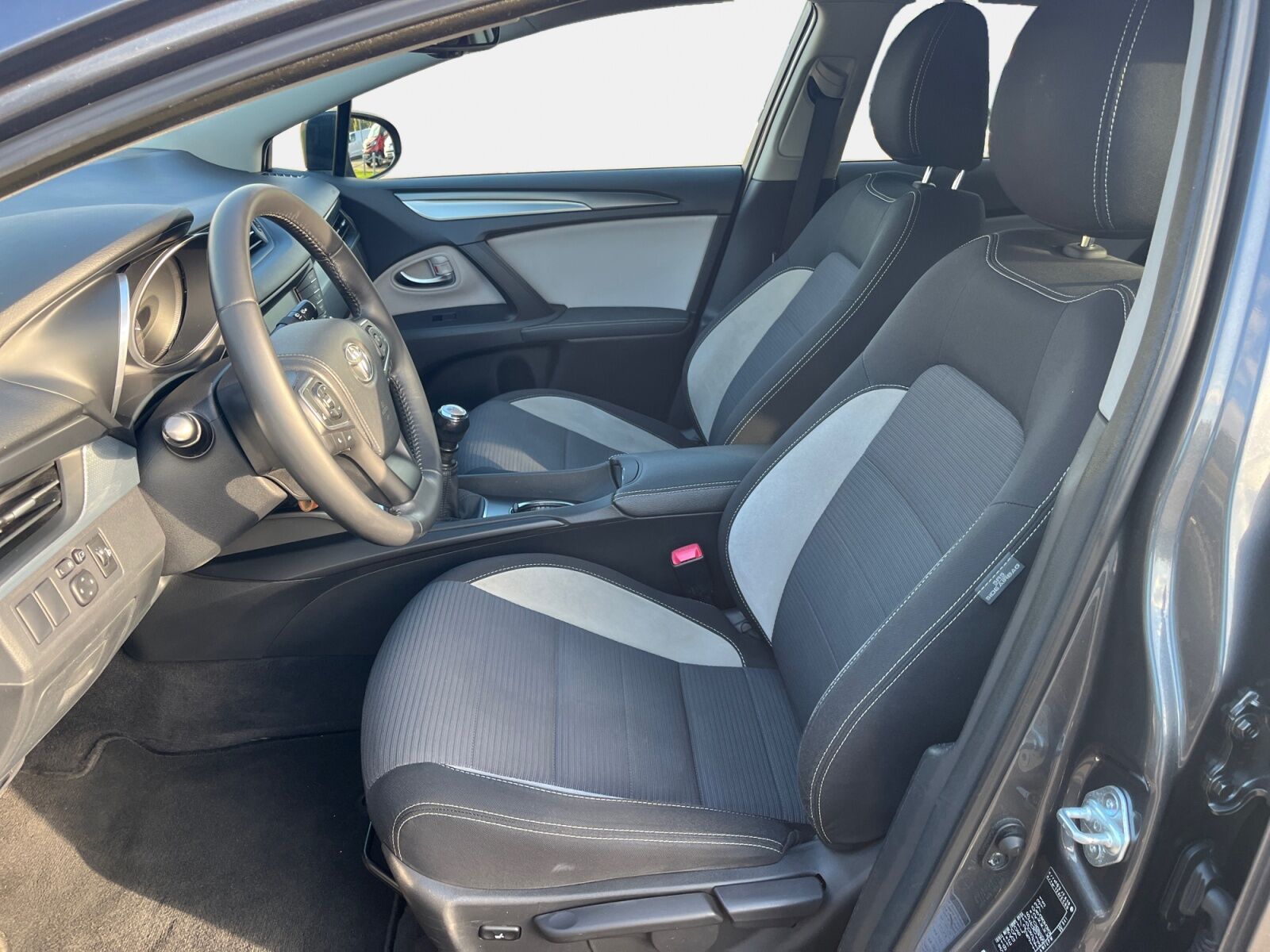 Billede af Toyota Avensis Touring Sports 1,8 VVT-I T2 147HK Stc 6g