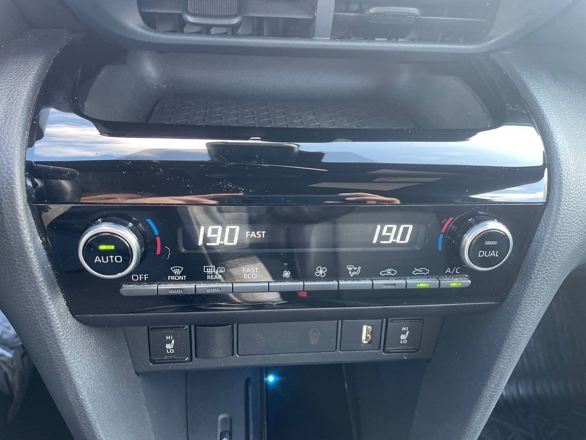 Billede af Toyota Yaris Cross 1,5 Hybrid Premium Edition 116HK 5d Trinl. Gear