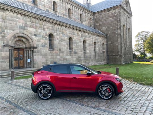 Alfa Romeo Junior EL Veloce 280HK 5d Aut.