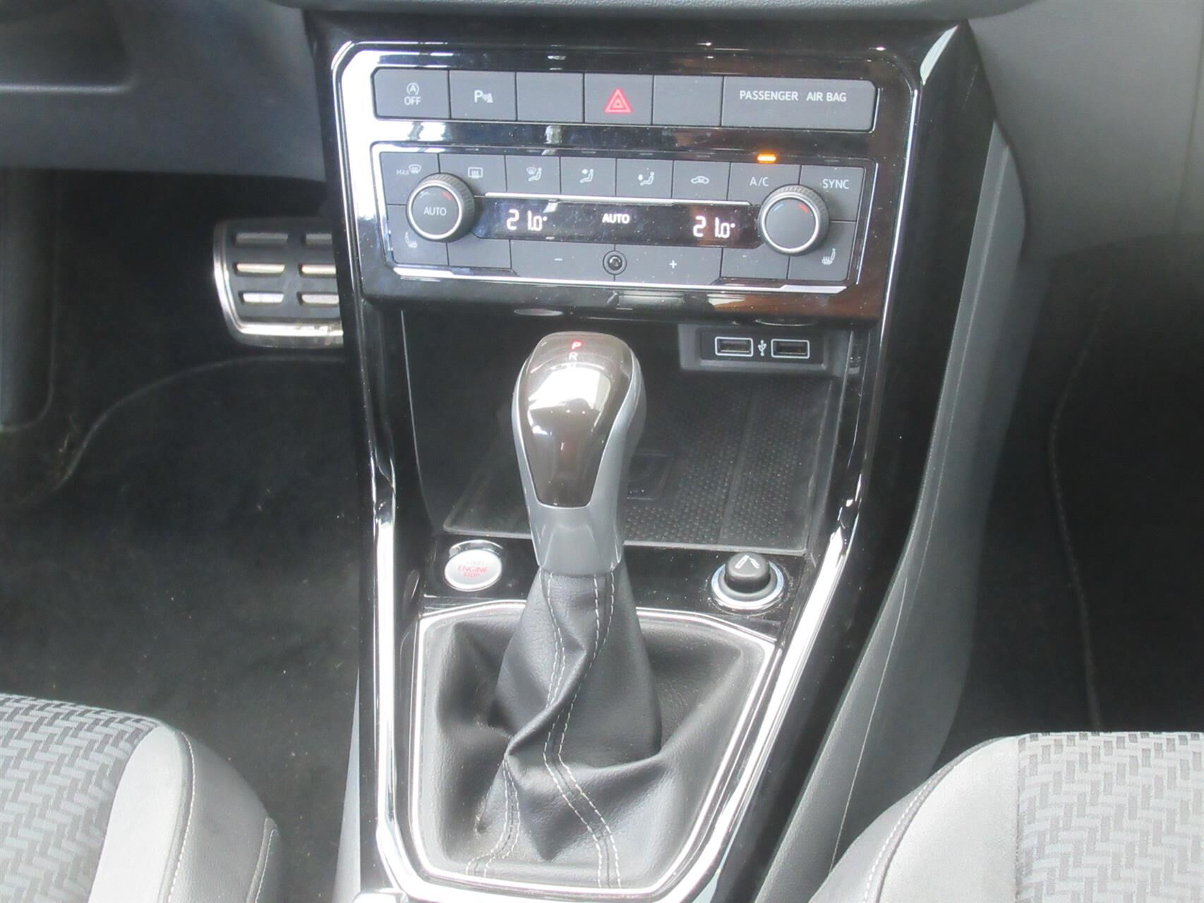 Billede af VW T-Cross 1,0 TSI R-Line DSG 115HK 5d 7g Aut.