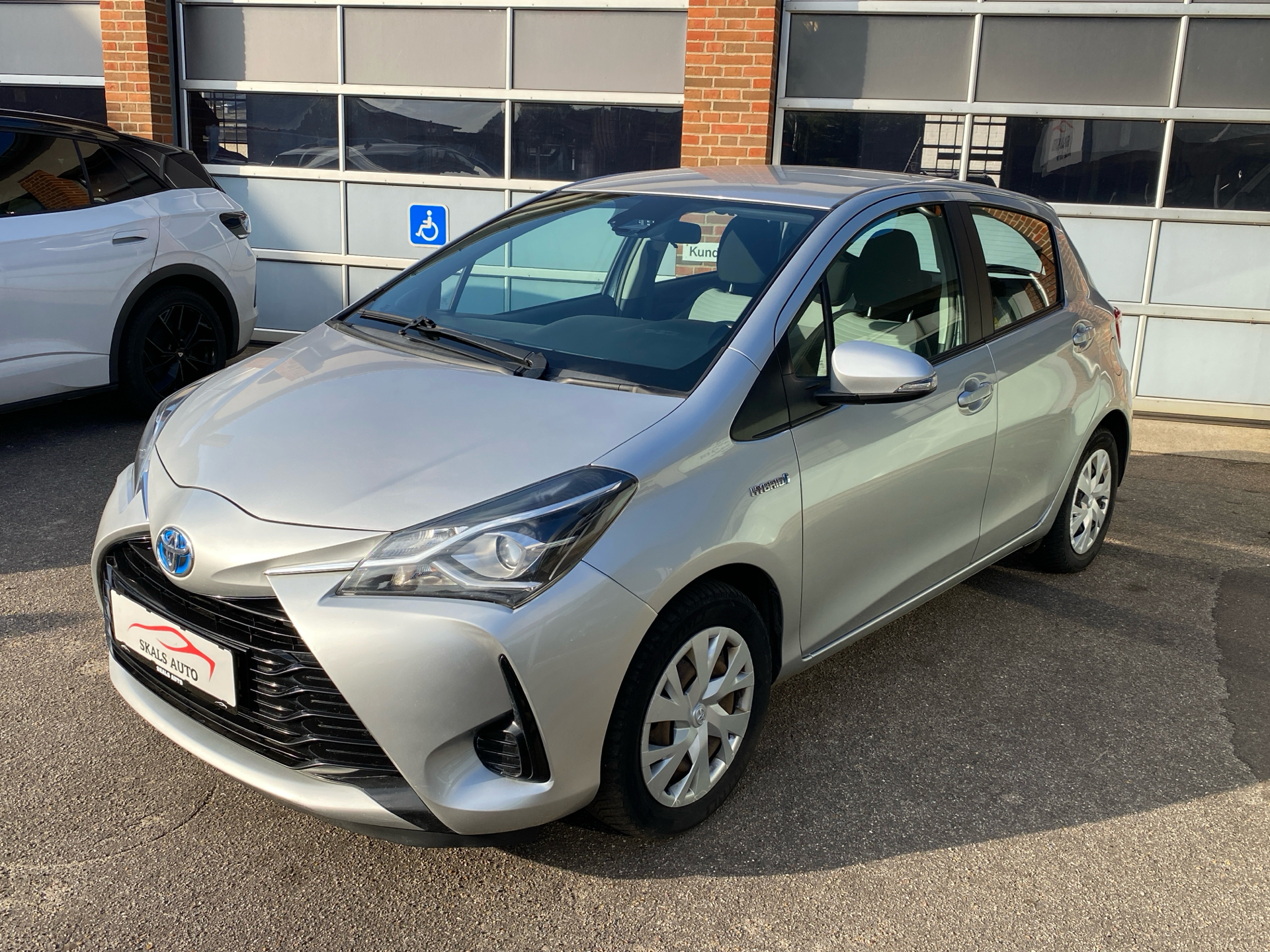 Billede af Toyota Yaris 1,5 Hybrid H2 E-CVT 100HK 5d Trinl. Gear