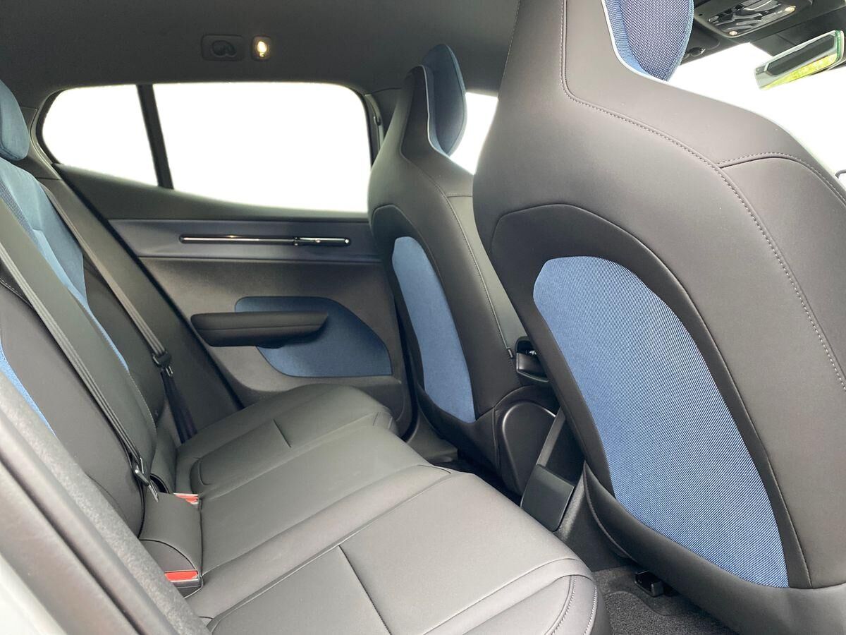 Billede af Volvo EX30 Single Motor Extended Range Core 272HK 5d Aut.