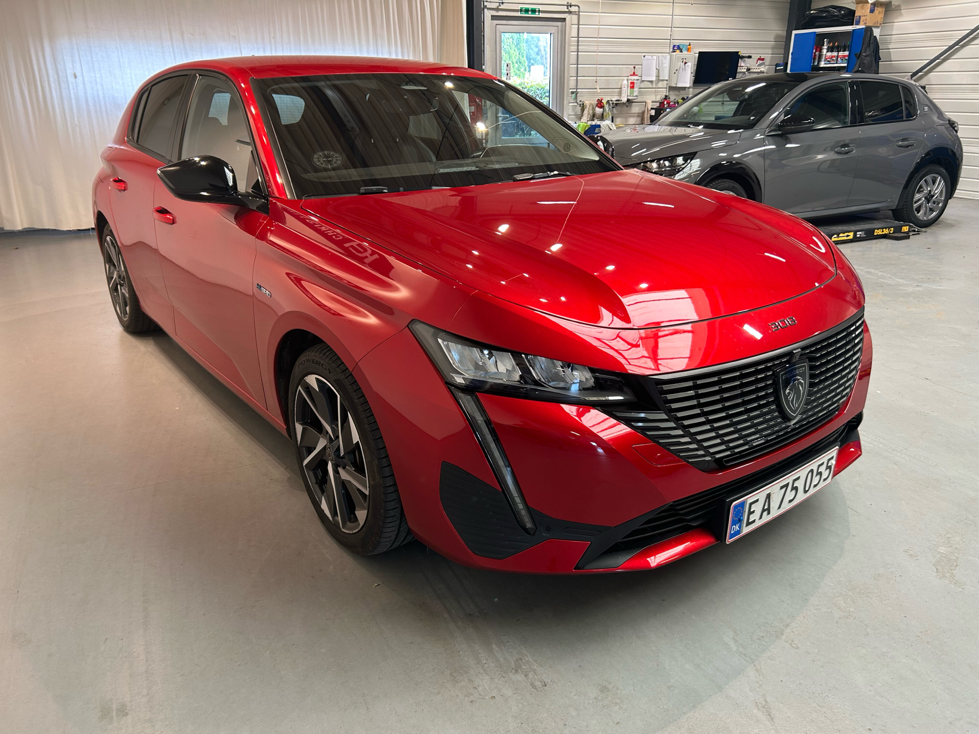 Billede af Peugeot 308 1,6 Plugin-hybrid First Selection Plus EAT8 180HK 5d 8g Aut.
