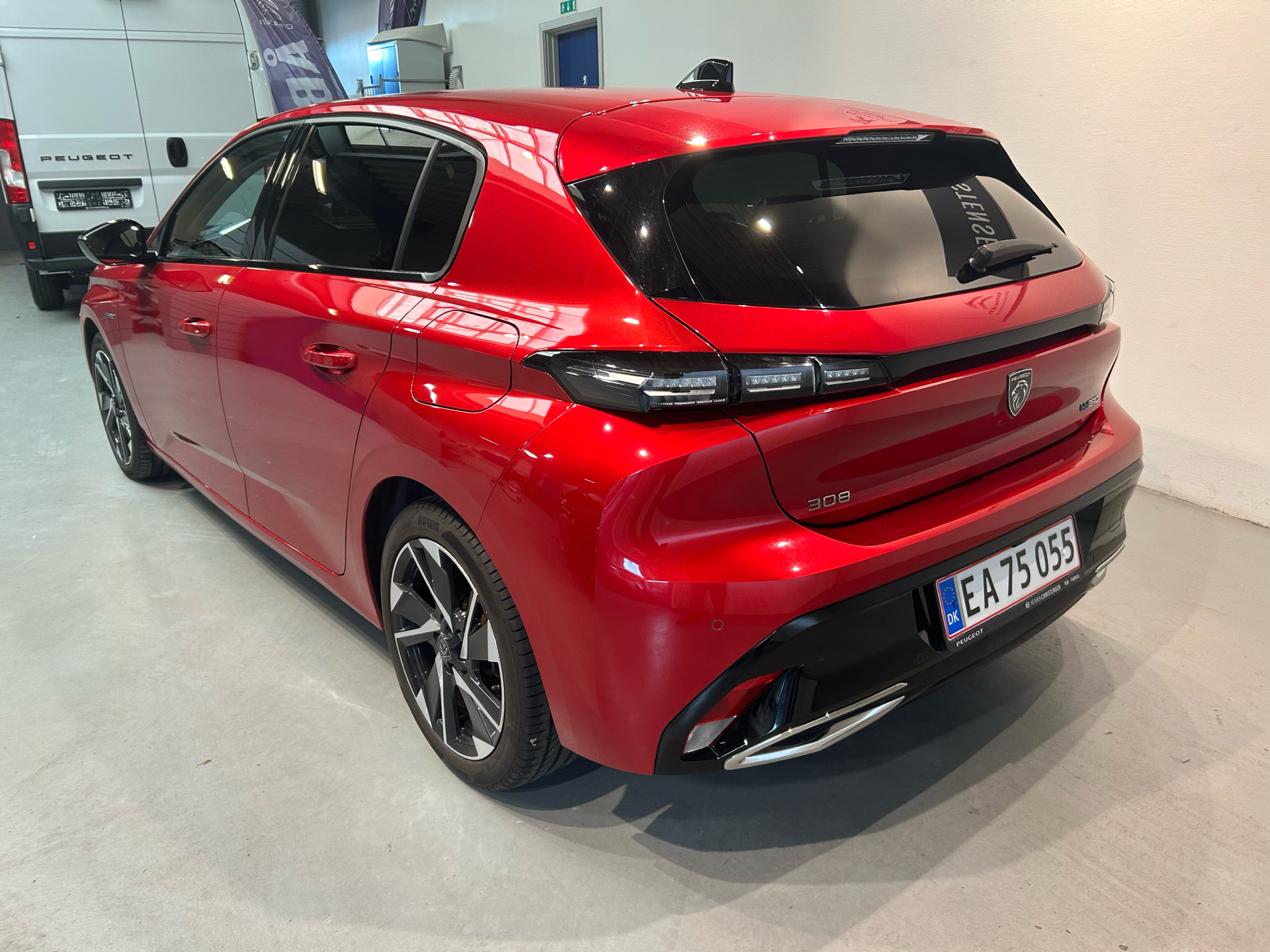 Billede af Peugeot 308 1,6 Plugin-hybrid First Selection Plus EAT8 180HK 5d 8g Aut.