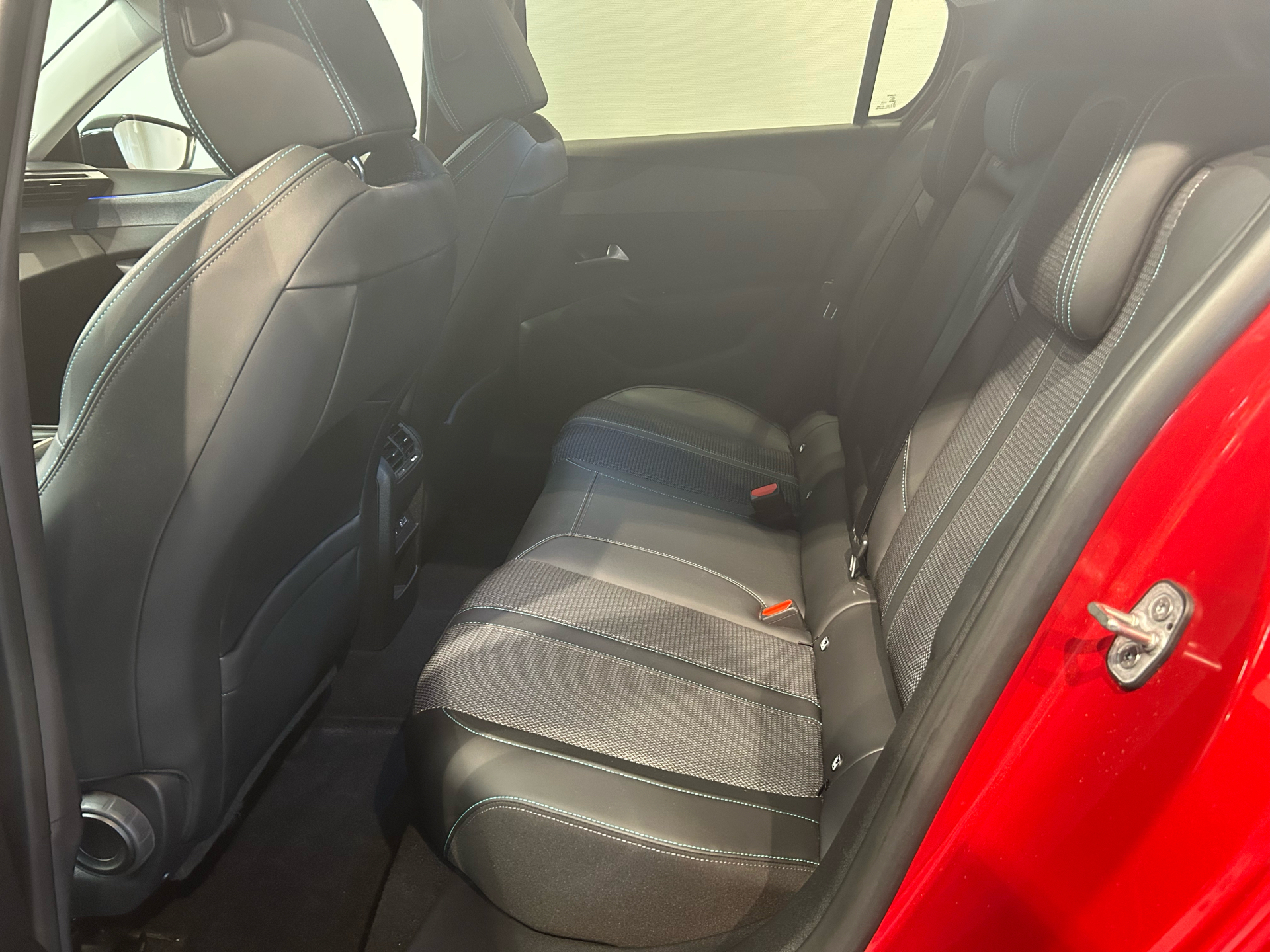 Billede af Peugeot 308 1,6 Plugin-hybrid First Selection Plus EAT8 180HK 5d 8g Aut.