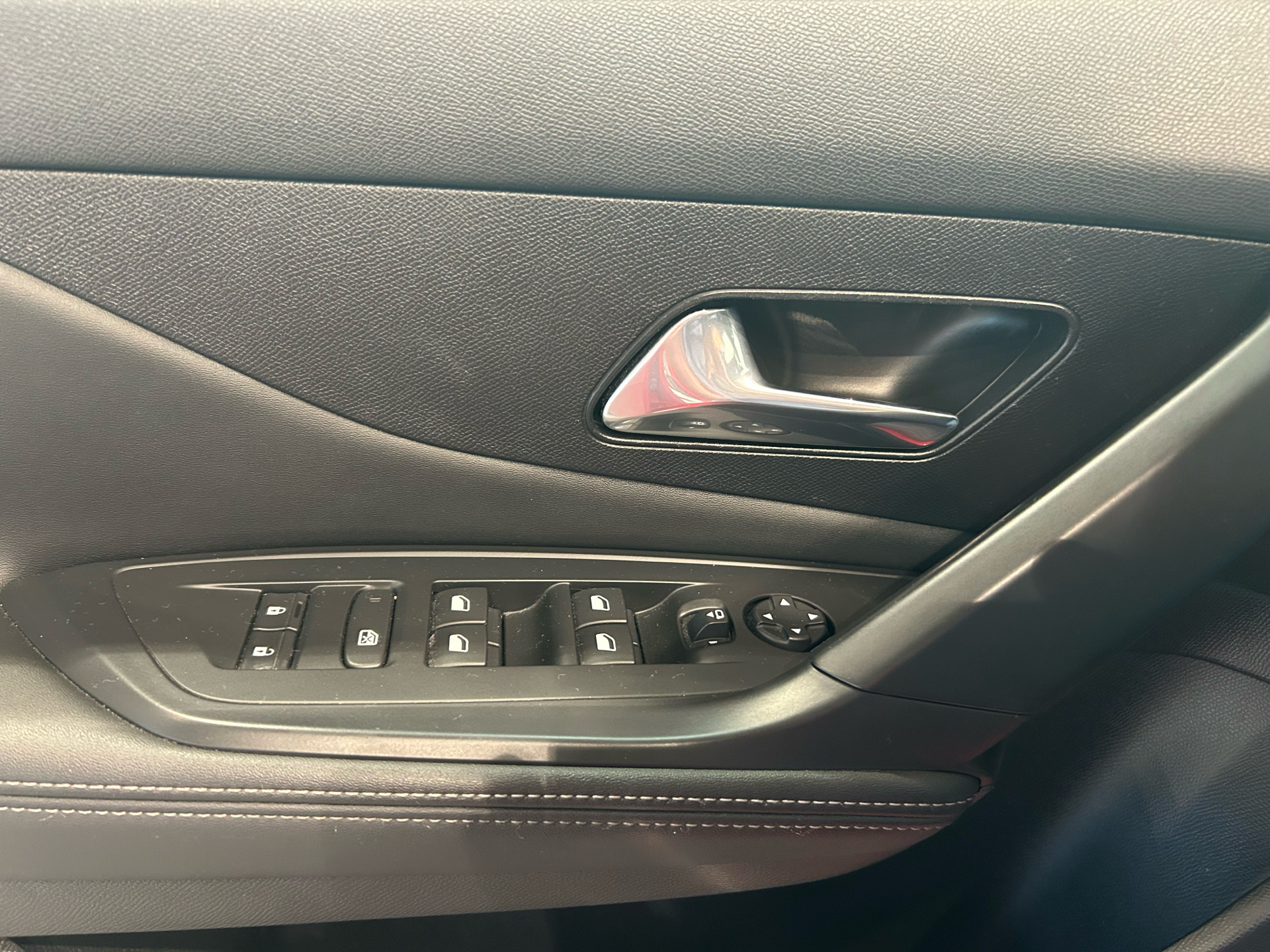 Billede af Peugeot 308 1,6 Plugin-hybrid First Selection Plus EAT8 180HK 5d 8g Aut.