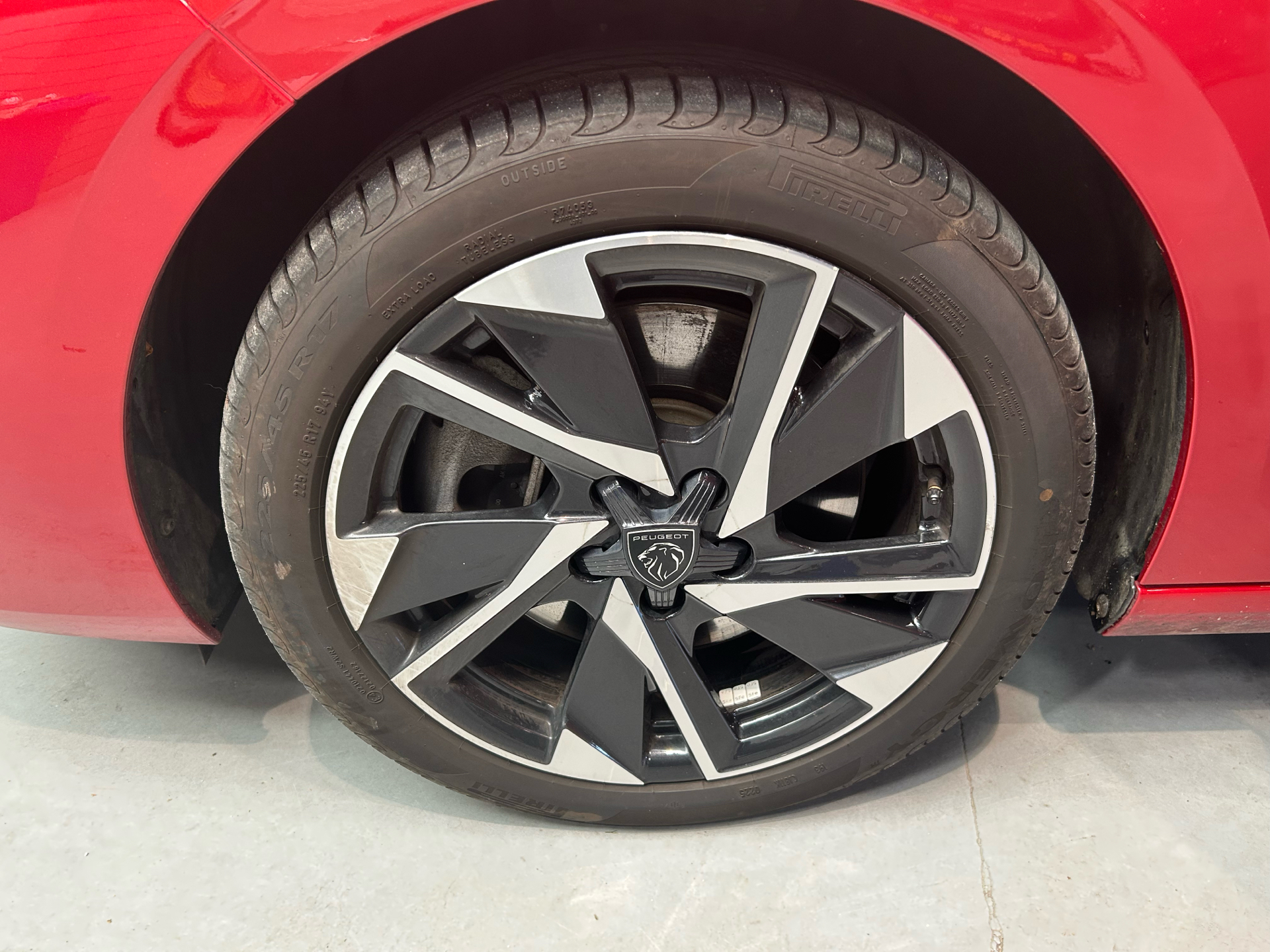 Billede af Peugeot 308 1,6 Plugin-hybrid First Selection Plus EAT8 180HK 5d 8g Aut.