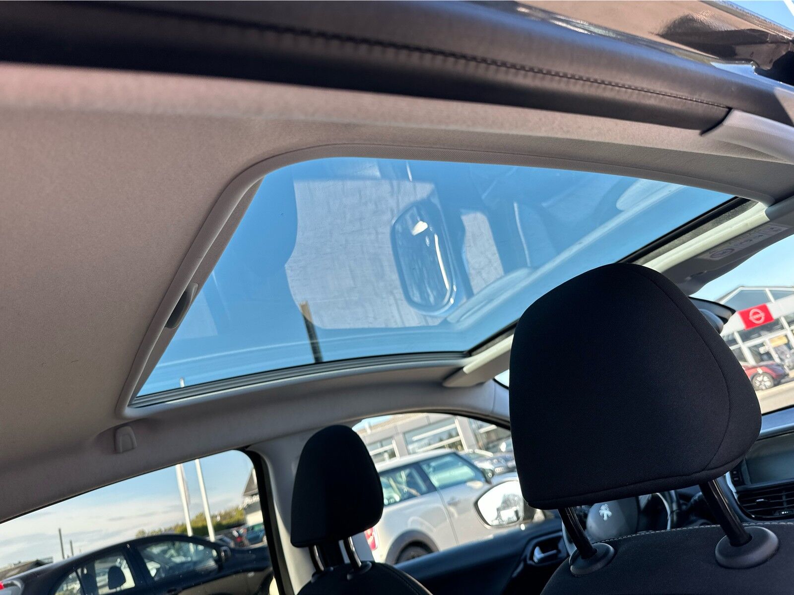 Billede af Peugeot 208 1,6 BlueHDi Desire Sky 100HK 5d