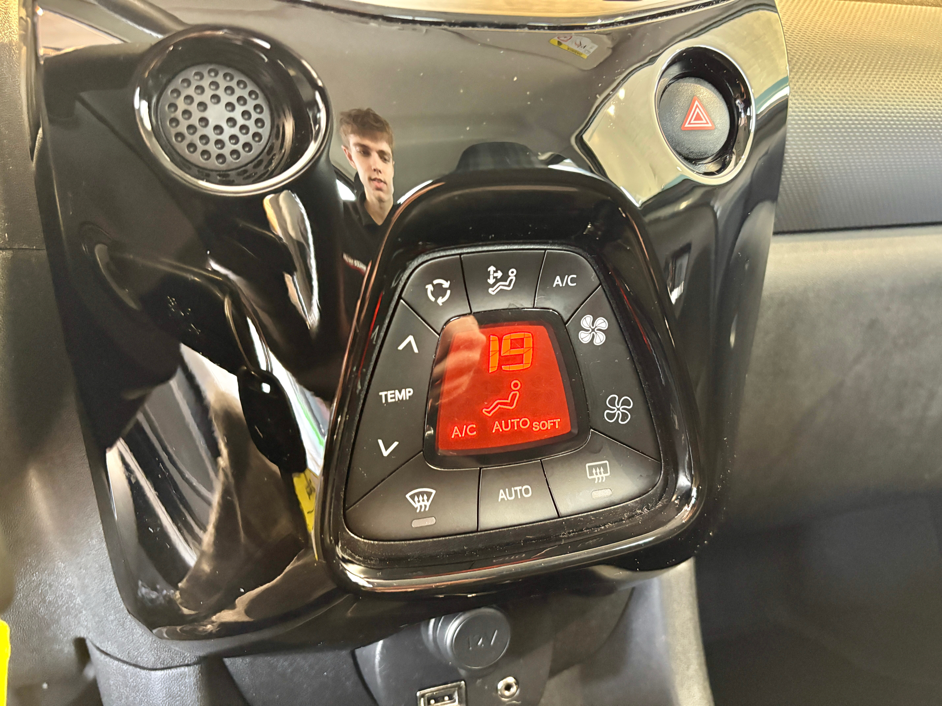 Billede af Peugeot 108 1,0 e-Vti Allure+ 72HK 5d