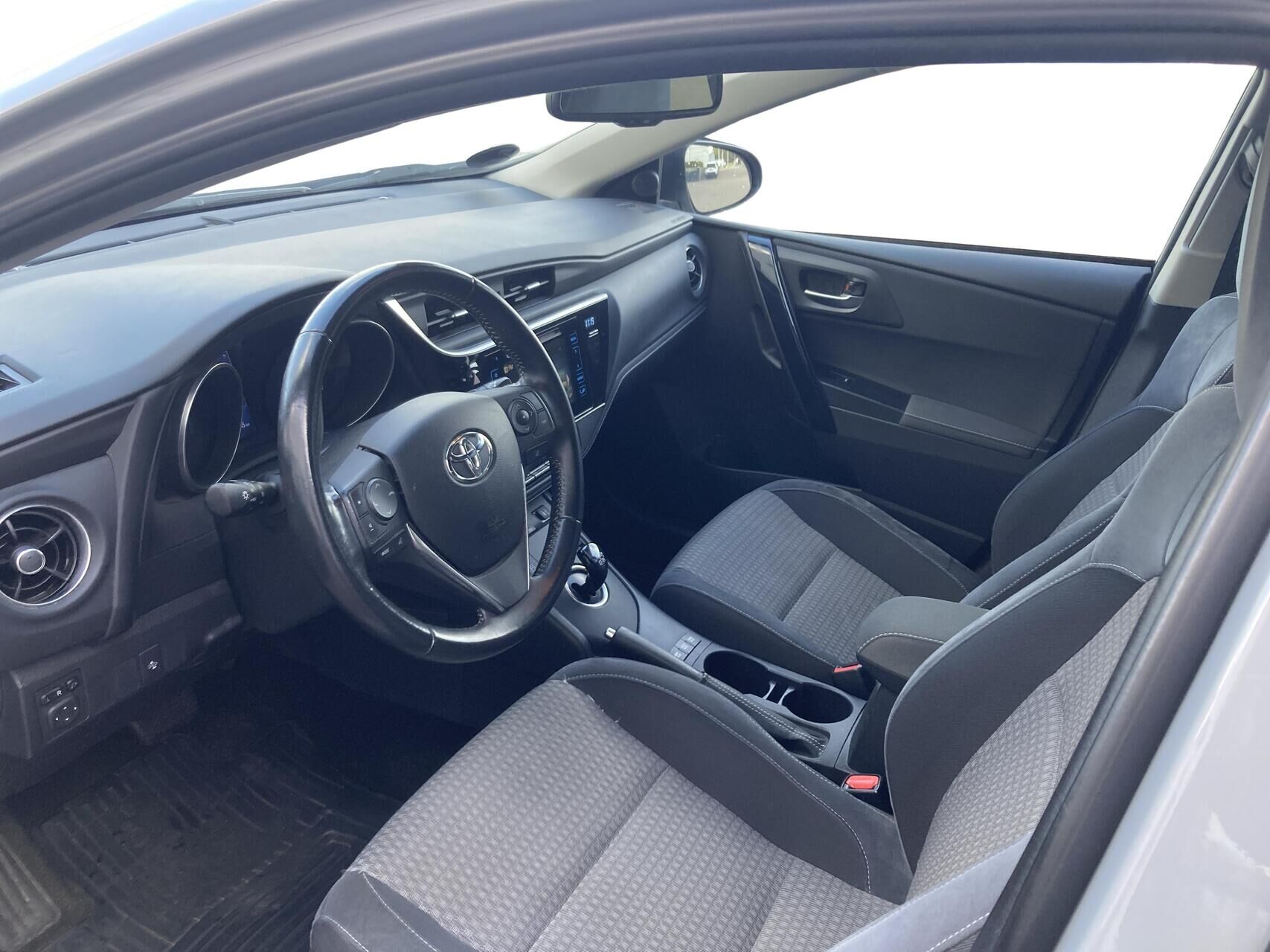 Billede af Toyota Auris Touring Sports 1,8 Hybrid Prestige 136HK Stc Aut.