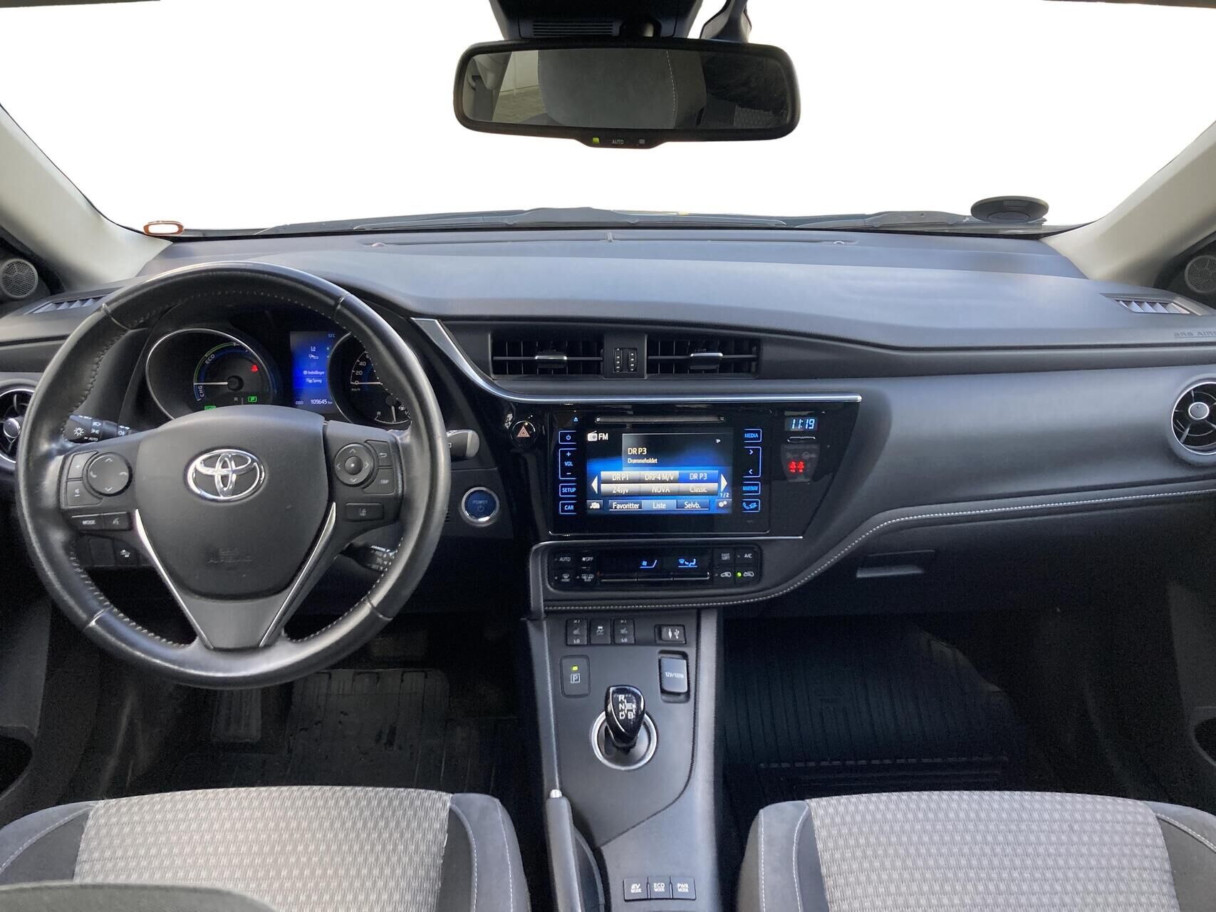 Billede af Toyota Auris Touring Sports 1,8 Hybrid Prestige 136HK Stc Aut.