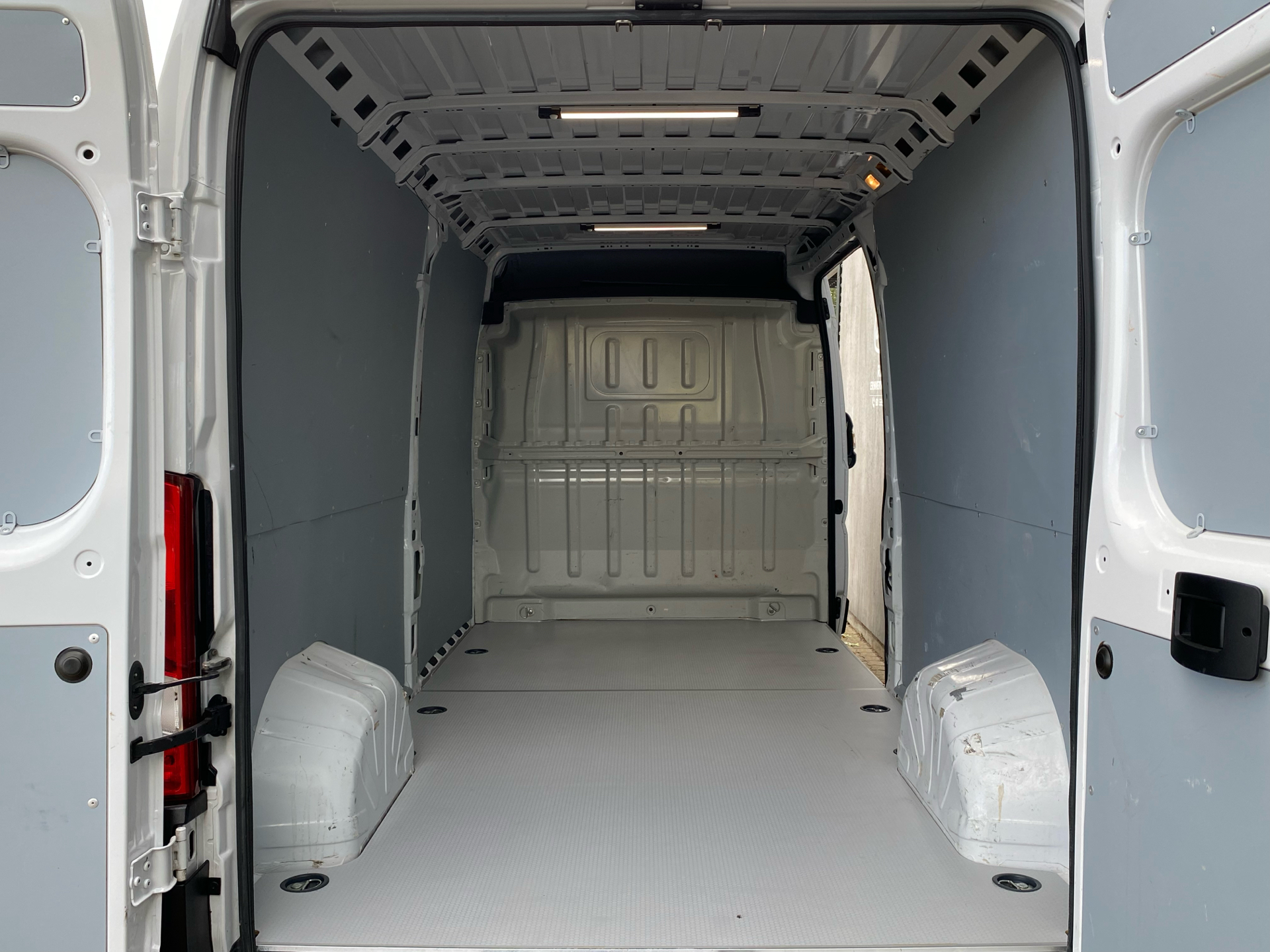 Billede af Fiat Ducato 35 L3H2 2,2 MJT Professional Plus 140HK Van 9g Aut.