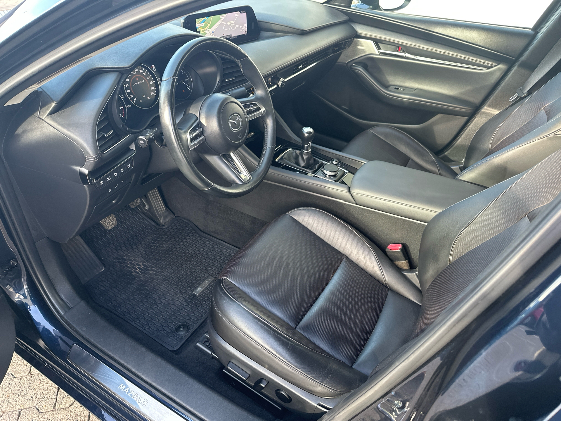 Billede af Mazda 3 2,0 Skyactiv-G  Mild hybrid Cosmo 122HK 6g
