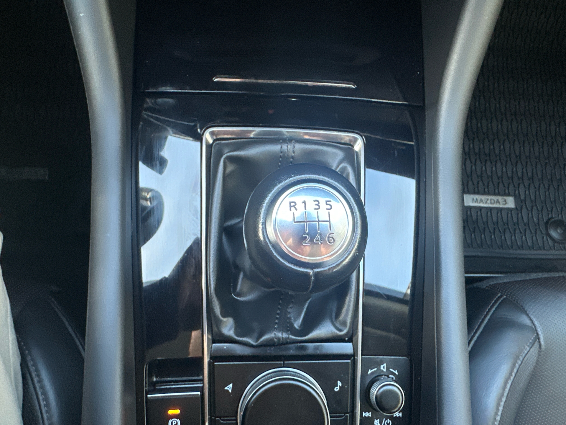 Billede af Mazda 3 2,0 Skyactiv-G  Mild hybrid Cosmo 122HK 6g