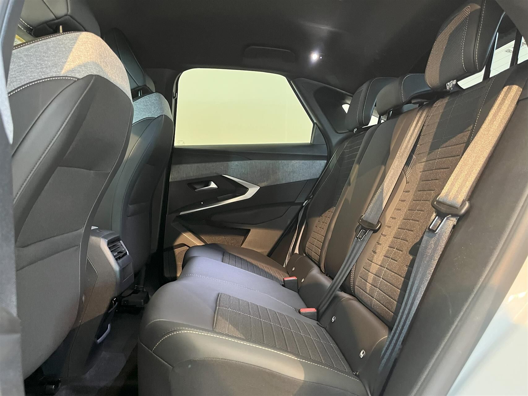 Billede af Peugeot e-3008 EL Allure 210HK 5d Aut.