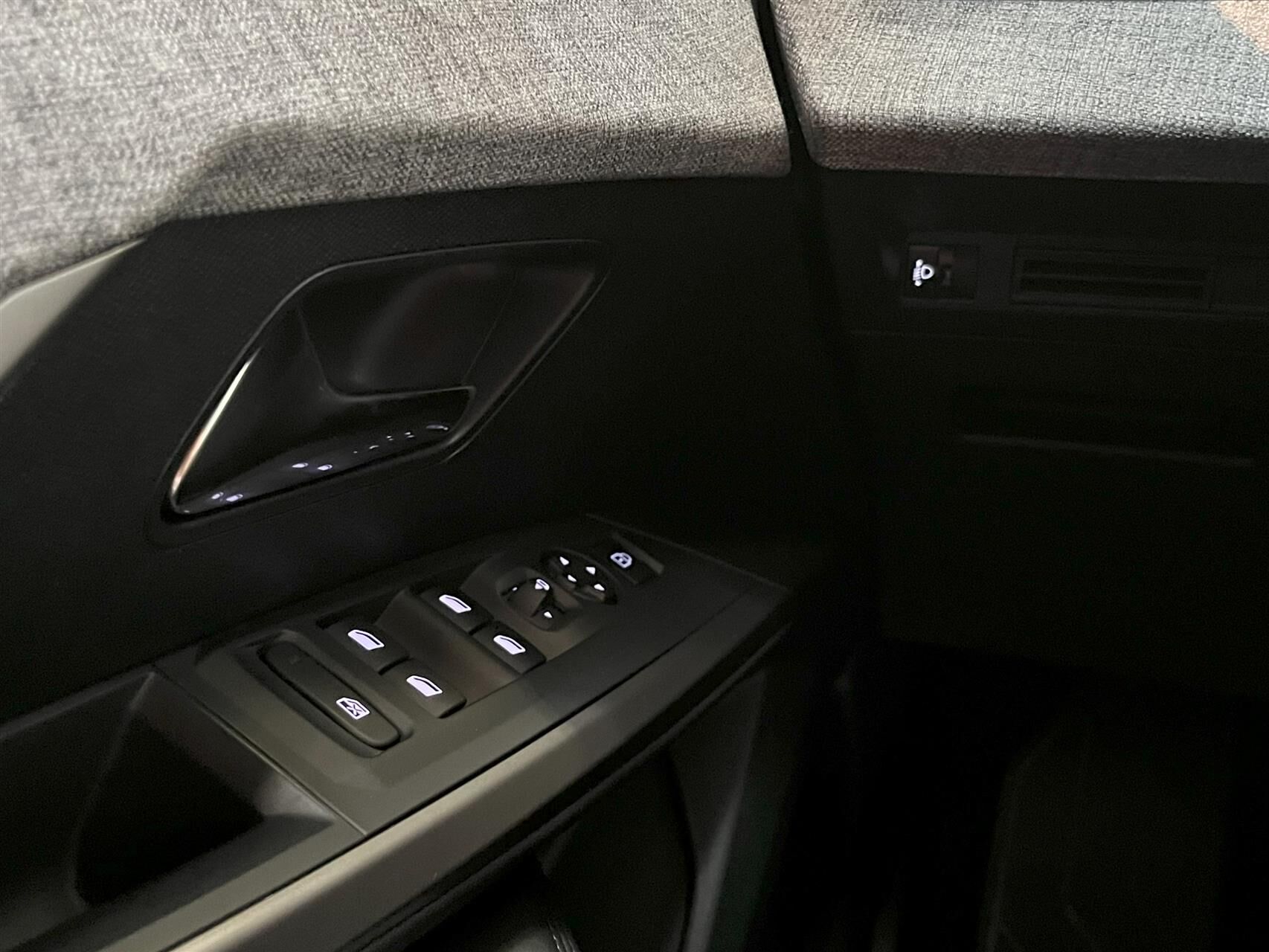 Billede af Peugeot e-3008 EL Allure 210HK 5d Aut.