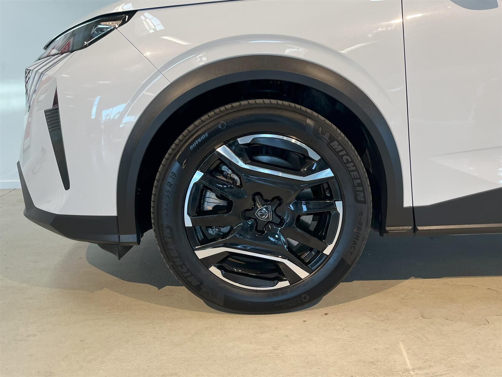 Billede af Peugeot e-3008 EL Allure 210HK 5d Aut.