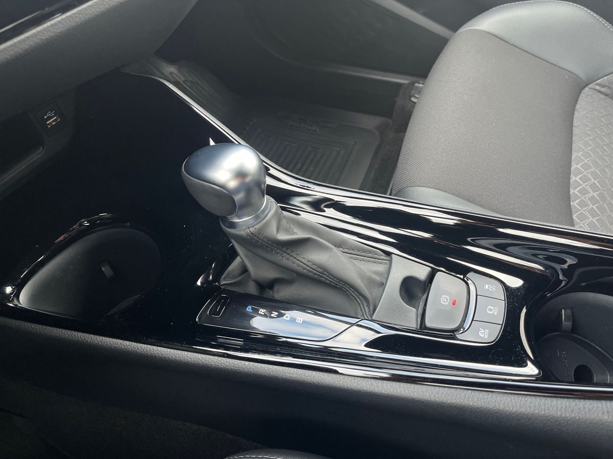 Billede af Toyota C-HR 1,8 Hybrid C-LUB Smart Multidrive S 122HK 5d Aut.