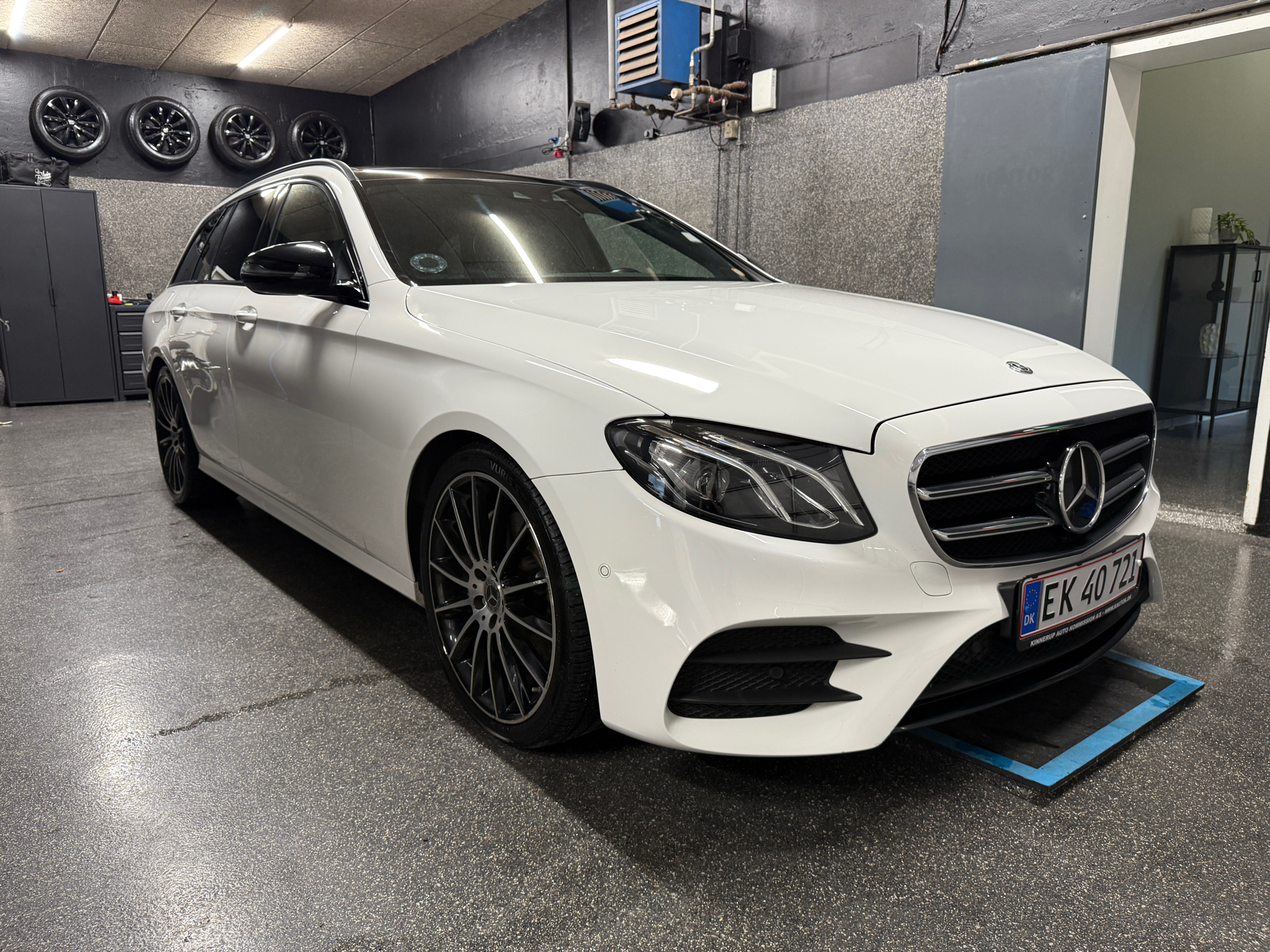 Billede af Mercedes-Benz E220 d T 2,0 D AMG Line 9G-Tronic 194HK Stc Aut.