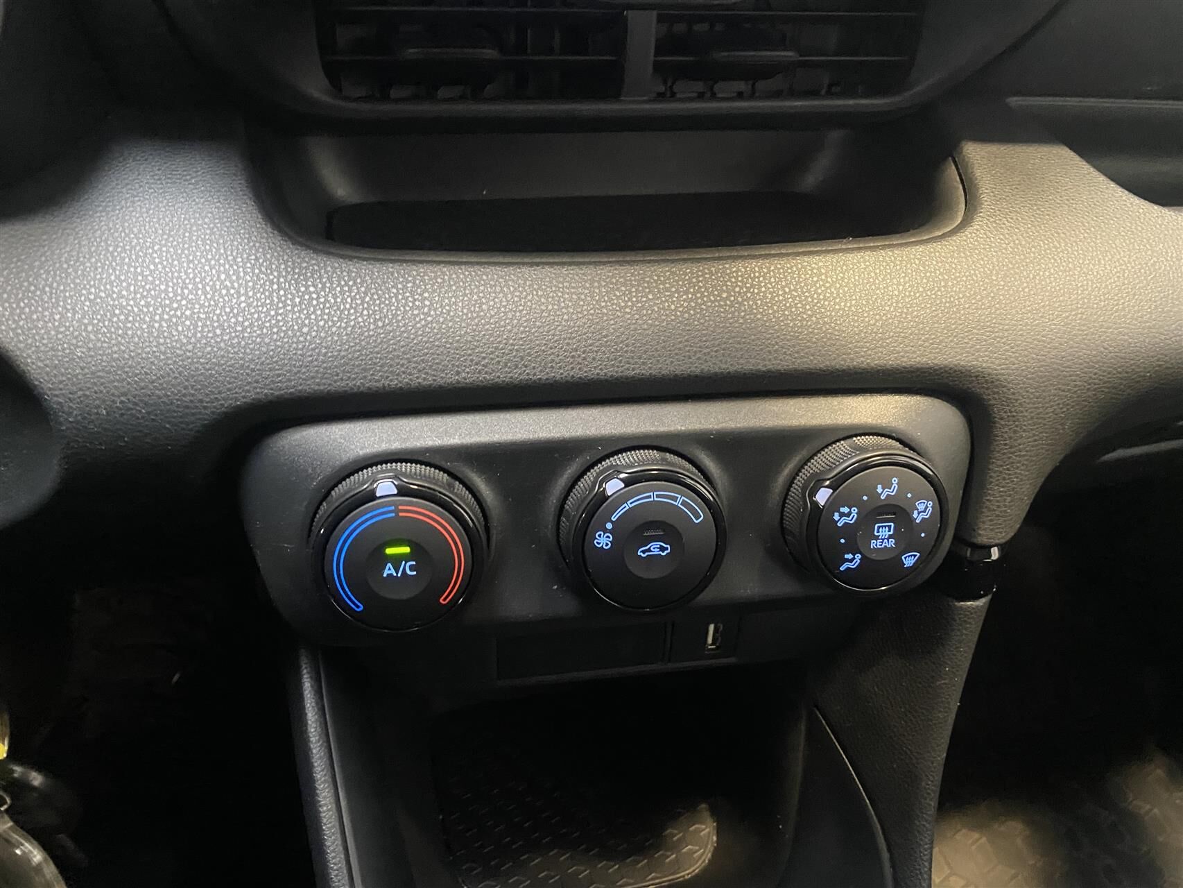 Billede af Toyota Yaris 1,0 VVT-I Essential Connectivity 72HK 5d