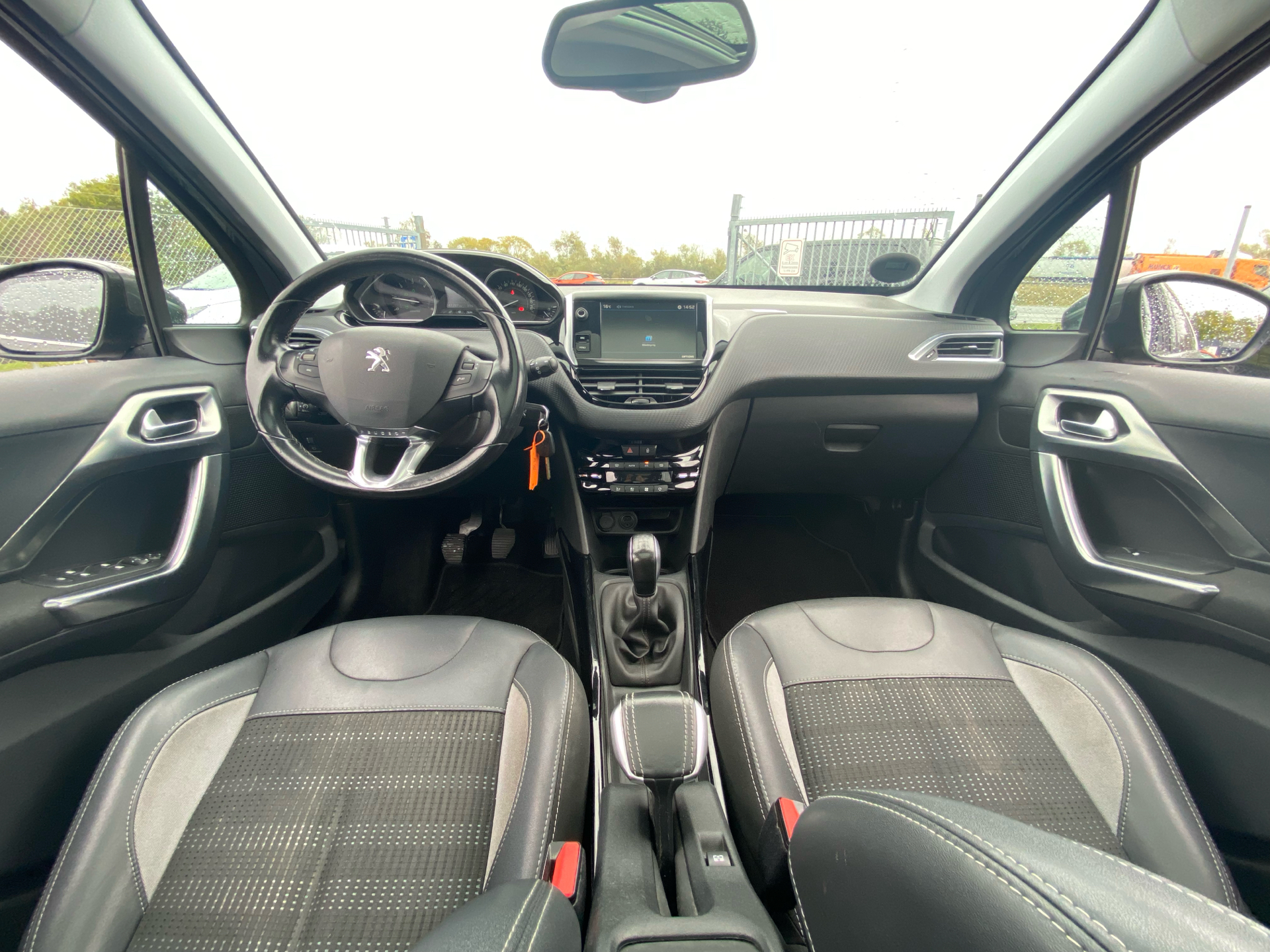 Billede af Peugeot 2008 1,6 BlueHDi Selection Sky 100HK 5d