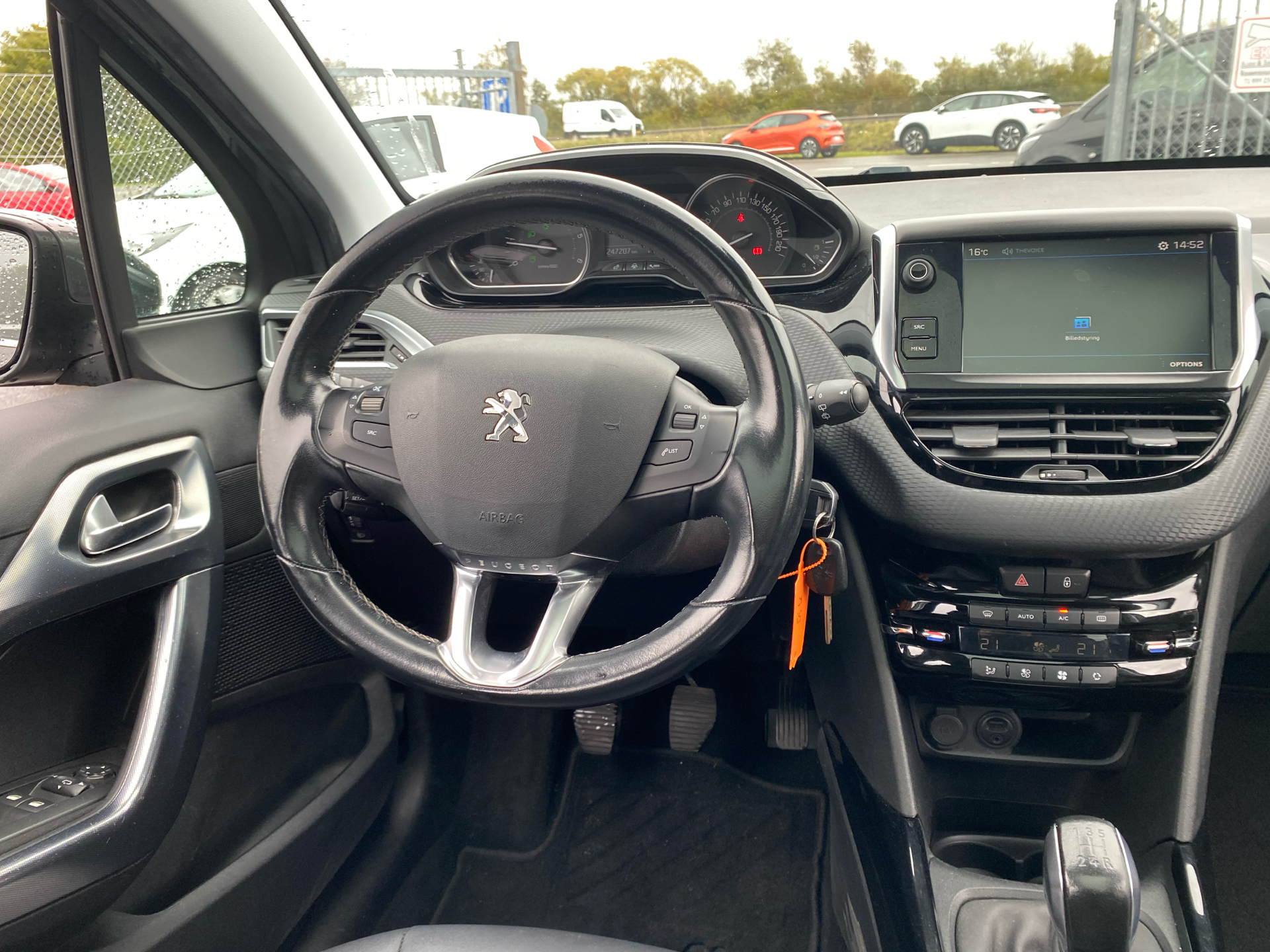 Billede af Peugeot 2008 1,6 BlueHDi Selection Sky 100HK 5d