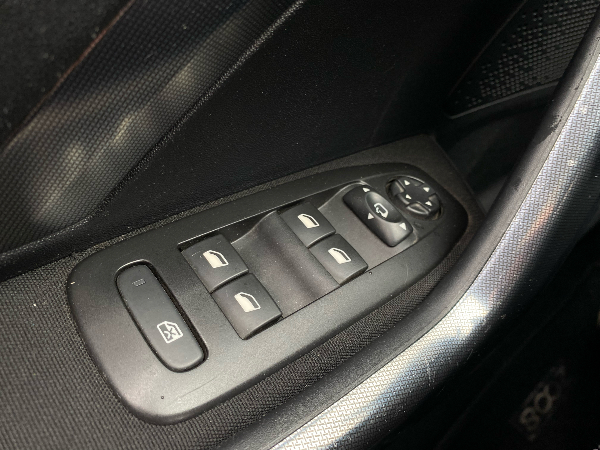 Billede af Peugeot 2008 1,6 BlueHDi Selection Sky 100HK 5d