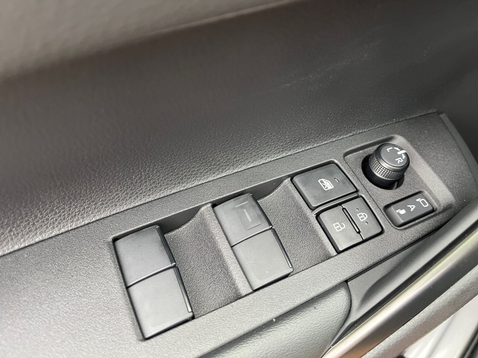 Billede af Toyota Corolla Cross 1,8 Hybrid Style 140HK 5d Aut.