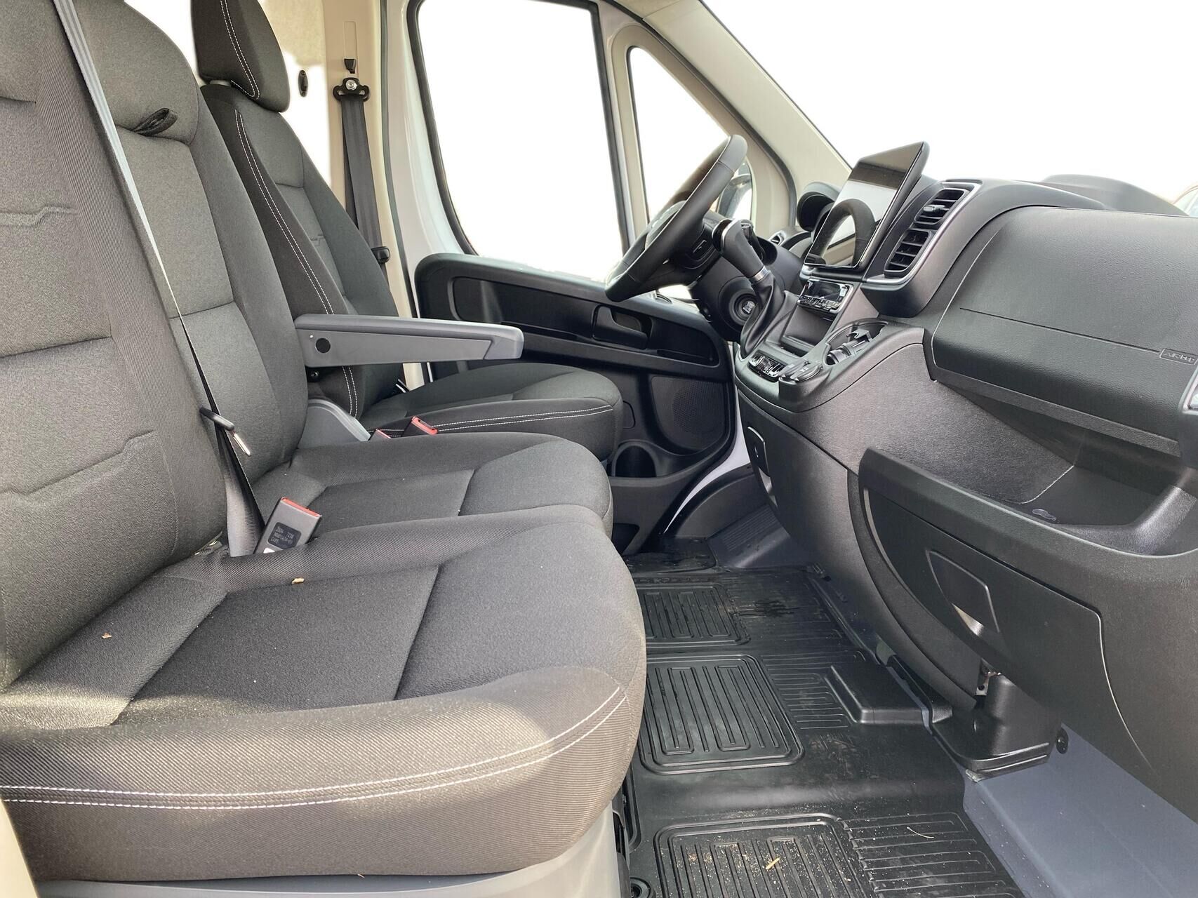 Billede af Toyota Proace Max Medium 2,2 D Comfort Master To skydedør m. højt tag 140HK Van 8g Aut.