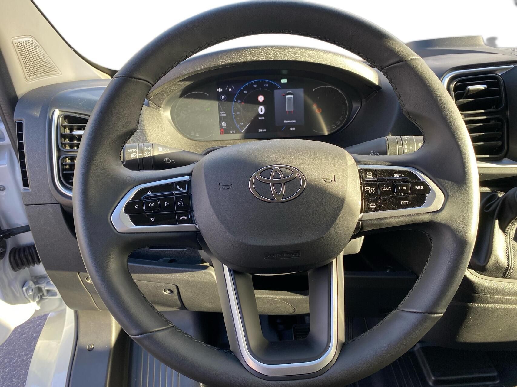 Billede af Toyota Proace Max Medium 2,2 D Comfort Master To skydedør m. højt tag 140HK Van 8g Aut.