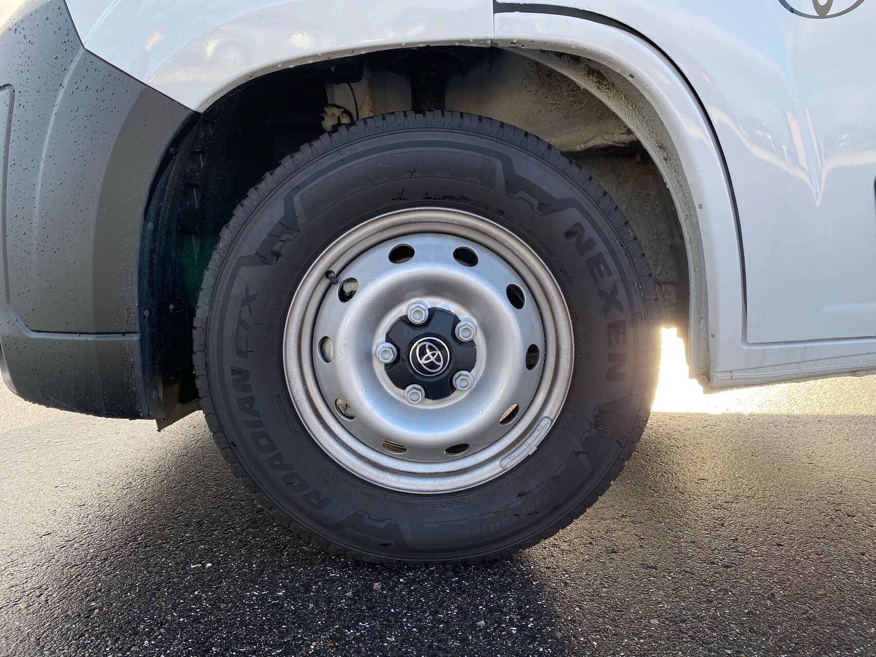 Billede af Toyota Proace Max Medium 2,2 D Comfort Master To skydedør m. højt tag 140HK Van 8g Aut.