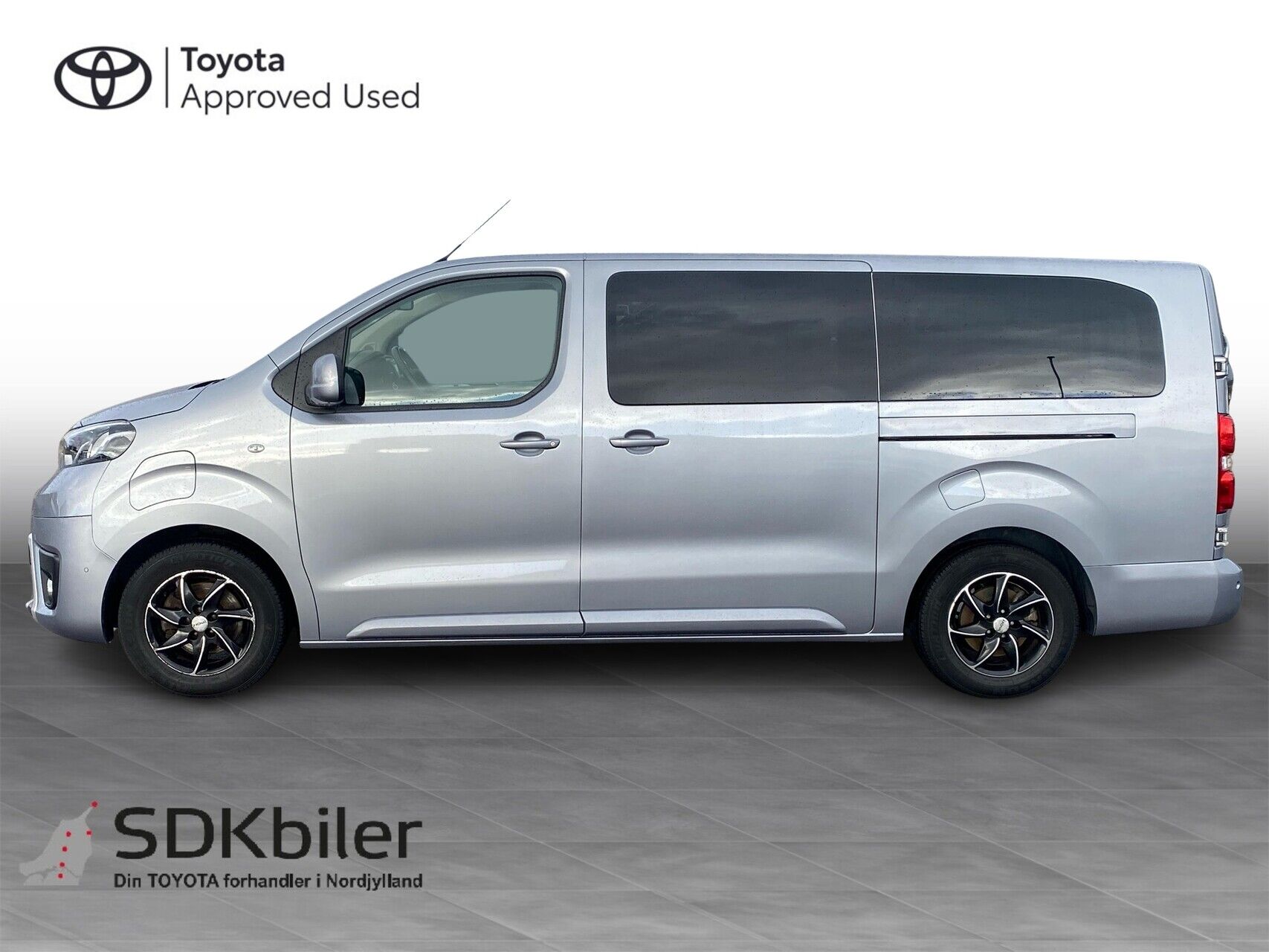 Billede af Toyota Proace Verso Electric Long EL Shuttle m/Dobbelt bagdør,Dobb.skydedør 136HK Aut.