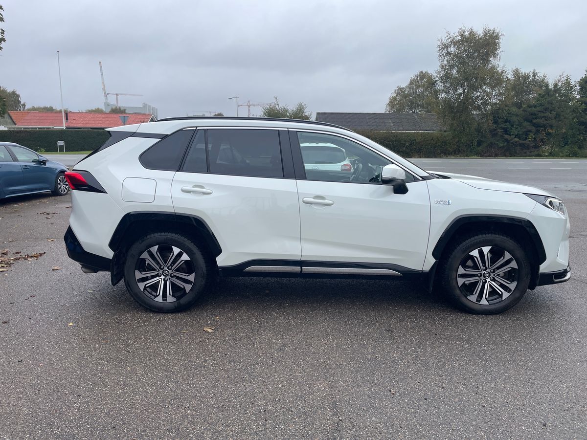 Billede af Toyota RAV4 Plug-in 2,5 Plugin-hybrid H3 Comfort AWD 306HK 5d 6g Aut.