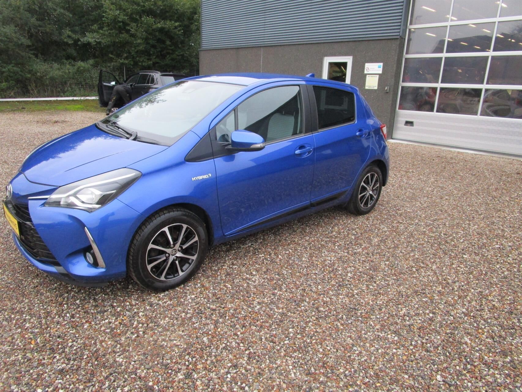 Billede af Toyota Yaris 1,5 Hybrid H2 Limited E-CVT 100HK 5d Trinl. Gear