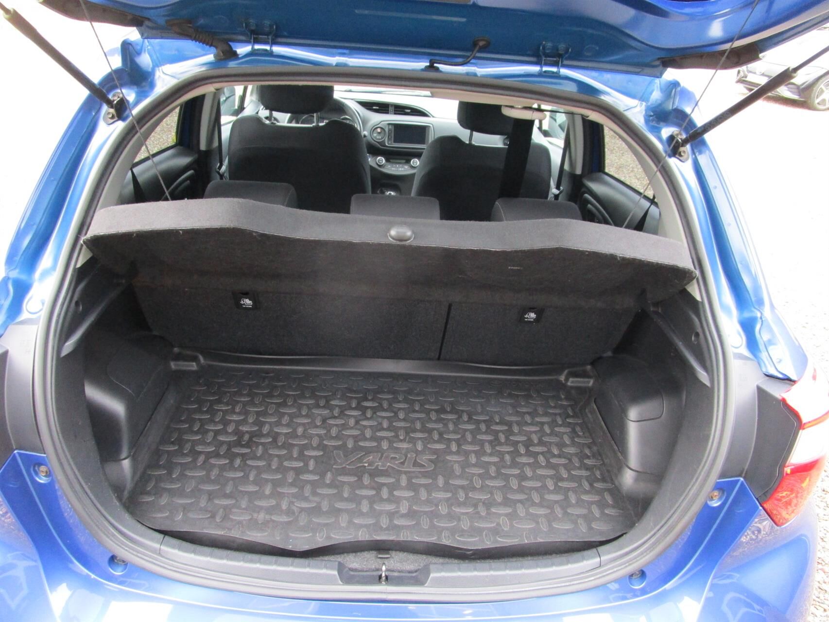 Billede af Toyota Yaris 1,5 Hybrid H2 Limited E-CVT 100HK 5d Trinl. Gear