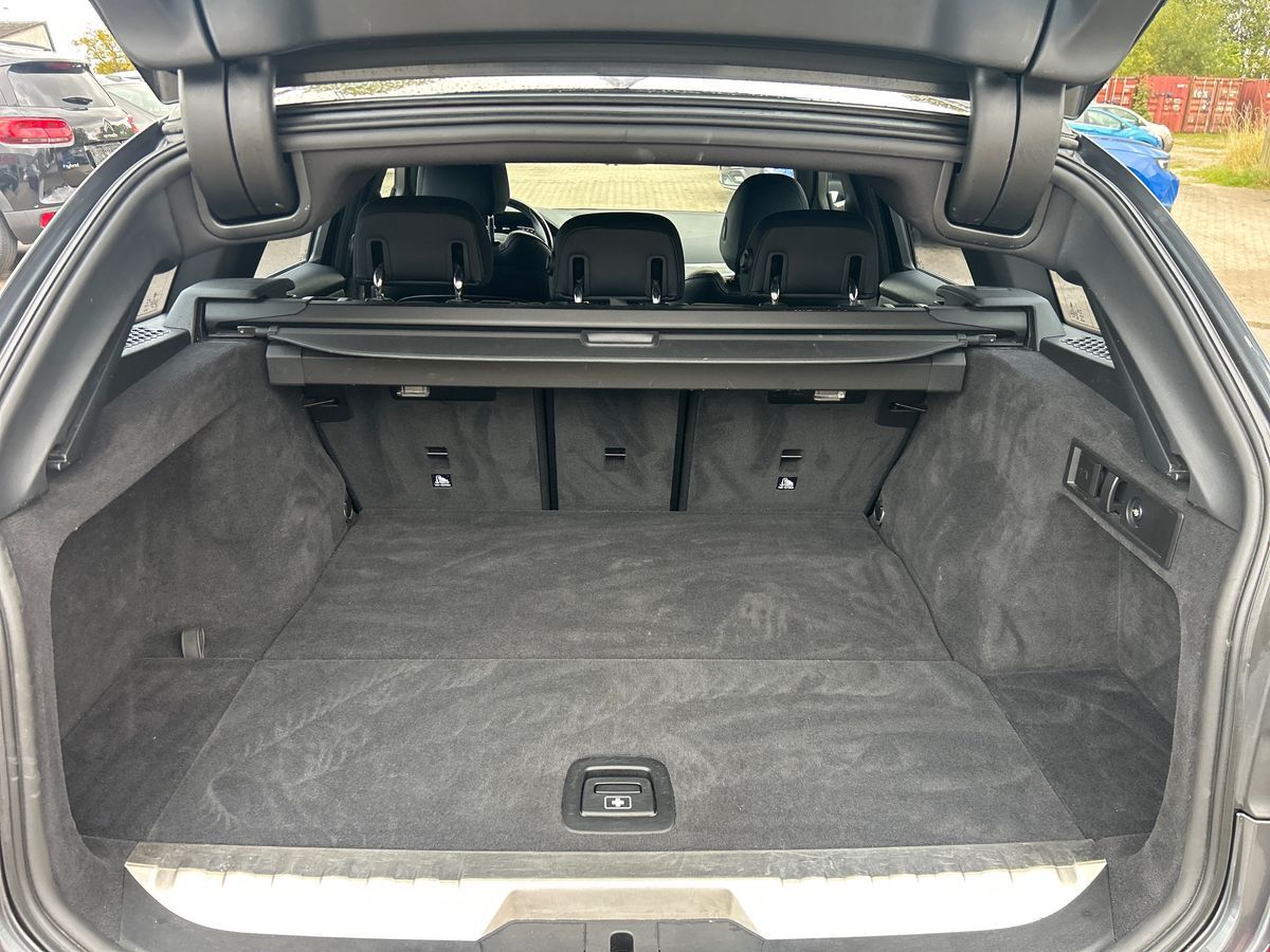 Billede af BMW 330e Touring 2,0 Plugin-hybrid M-Sport Steptronic 292HK Stc 8g Aut.