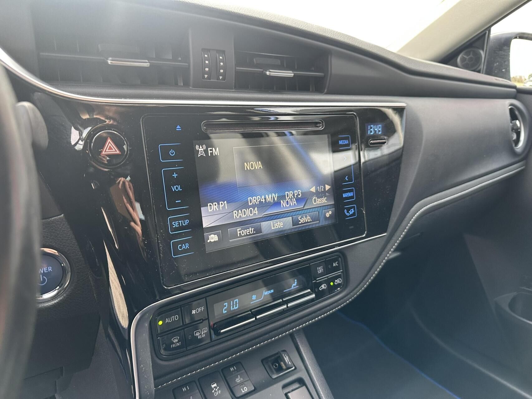 Billede af Toyota Auris Touring Sports 1,8 Hybrid Prestige 136HK Stc Aut.