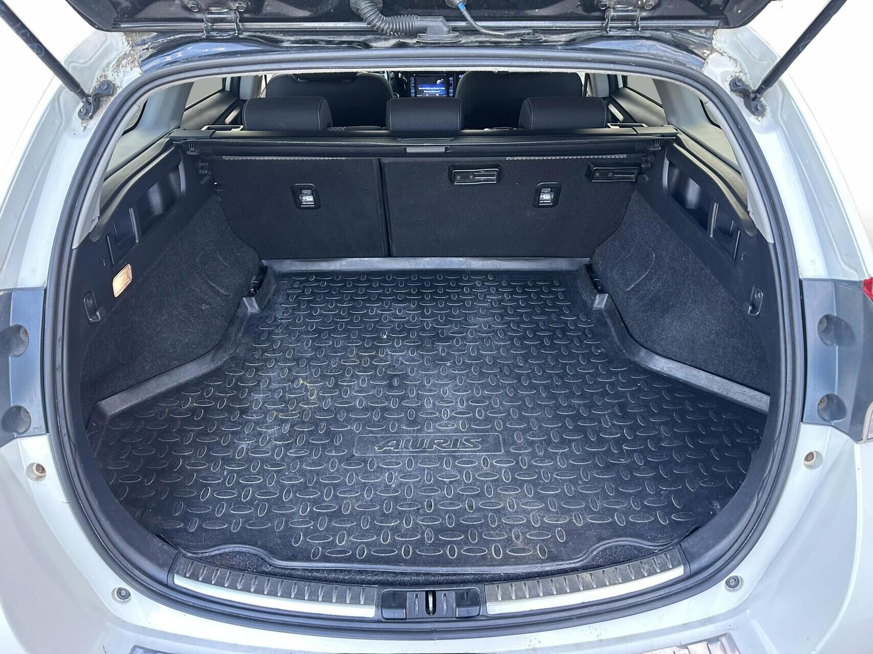 Billede af Toyota Auris Touring Sports 1,8 Hybrid Prestige 136HK Stc Aut.